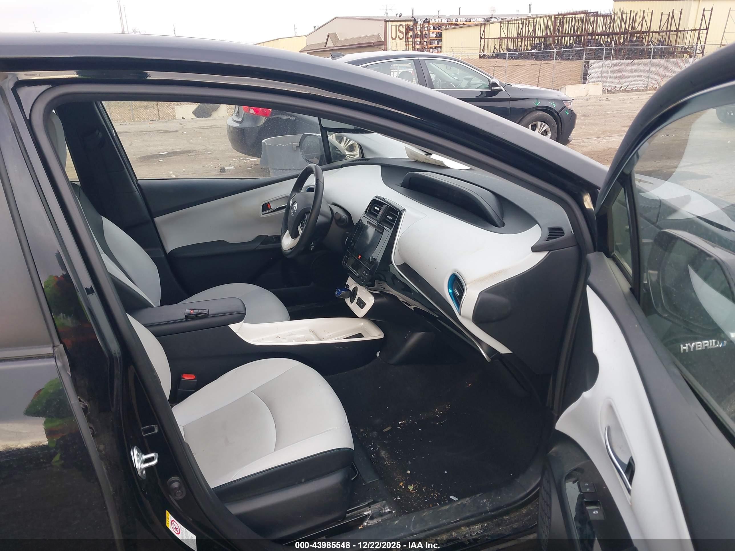 TOYOTA PRIUS image 5