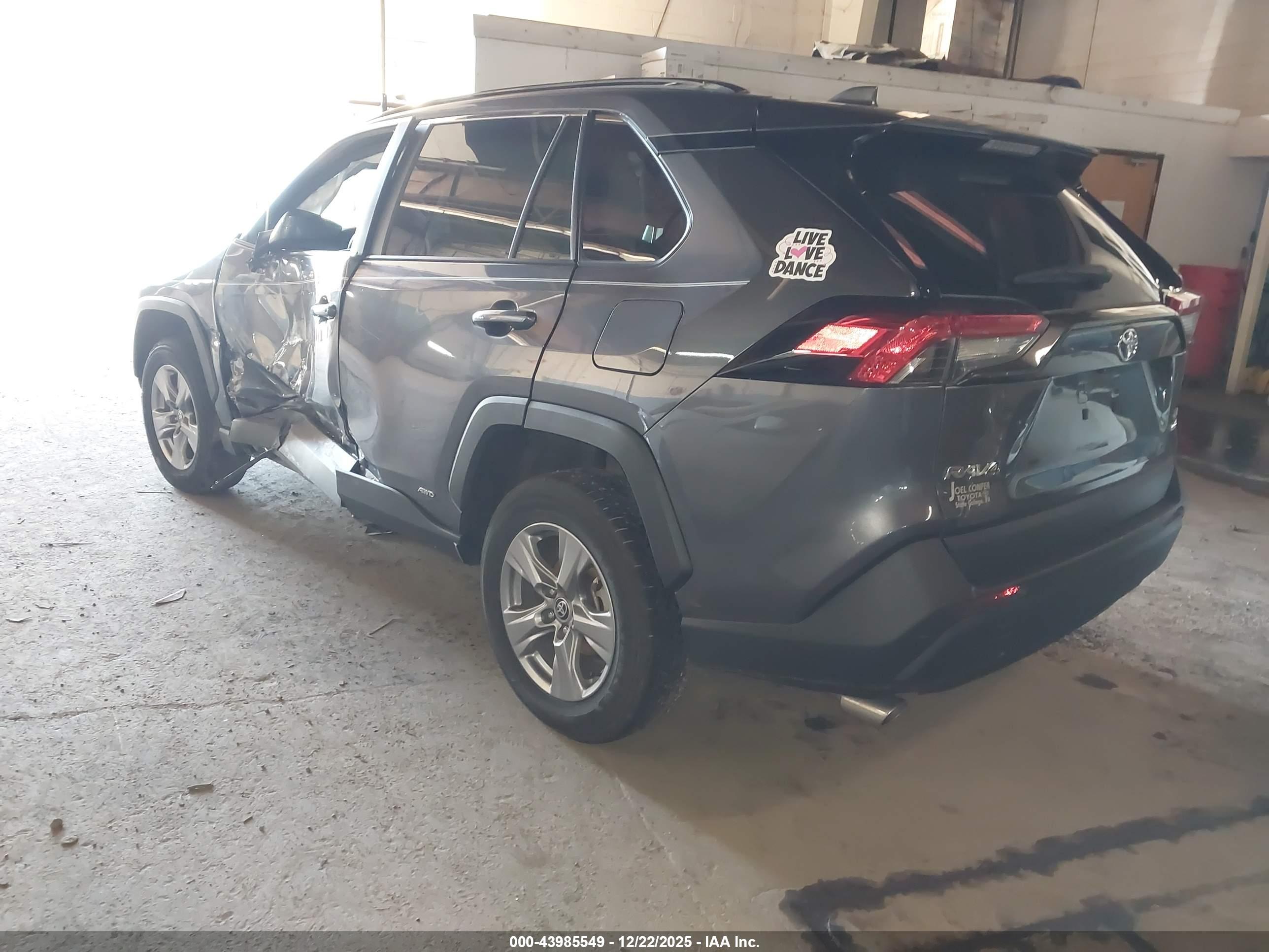 TOYOTA RAV4 image 3