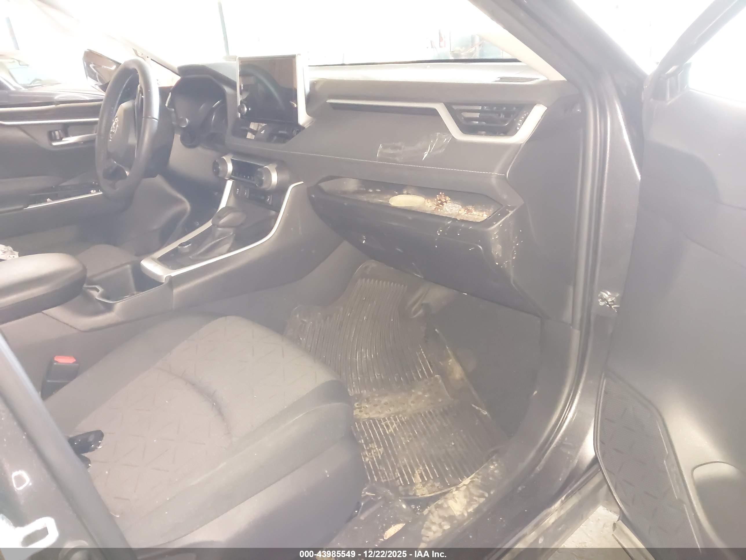 TOYOTA RAV4 image 5