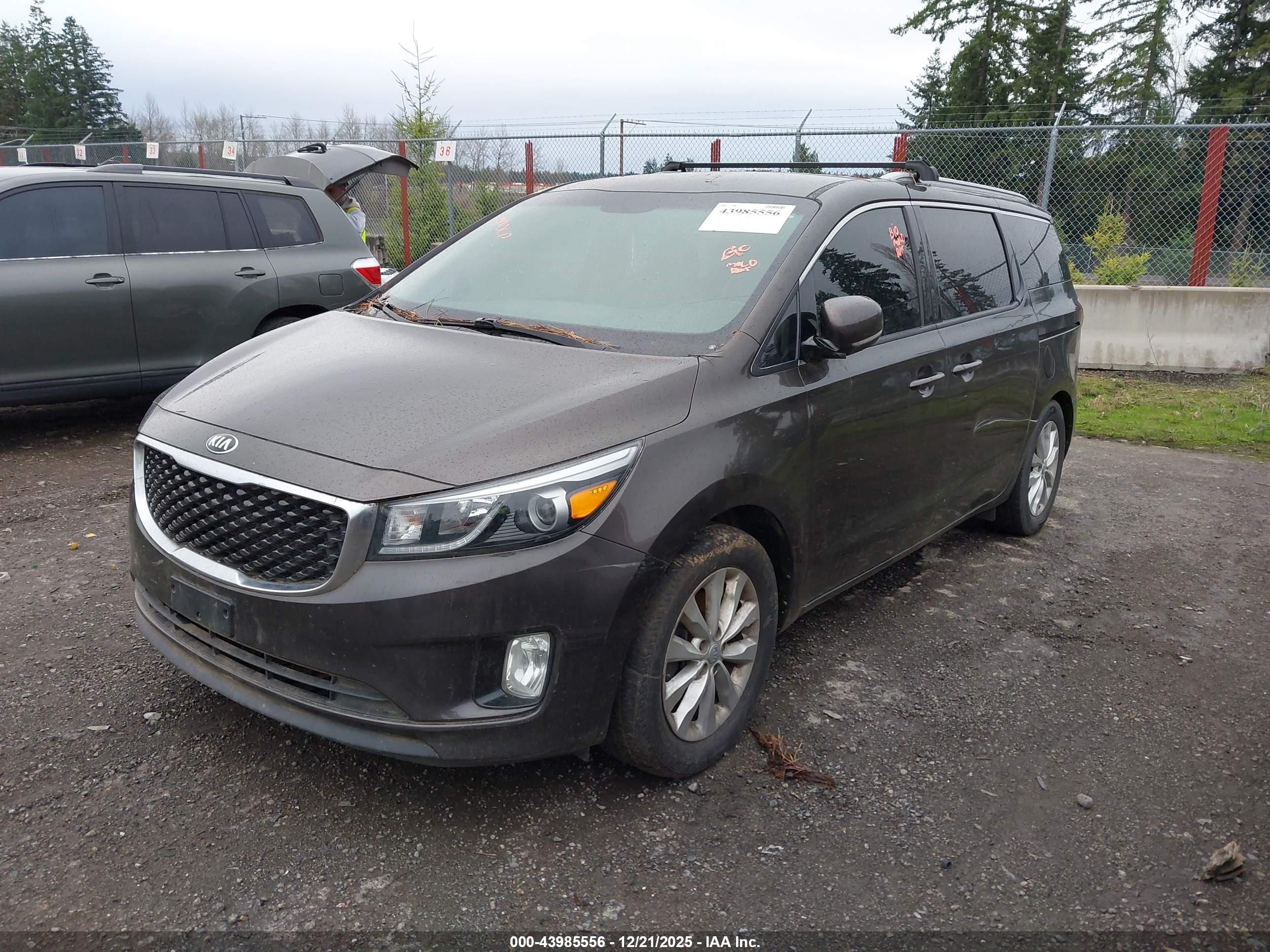 KIA SEDONA image 2