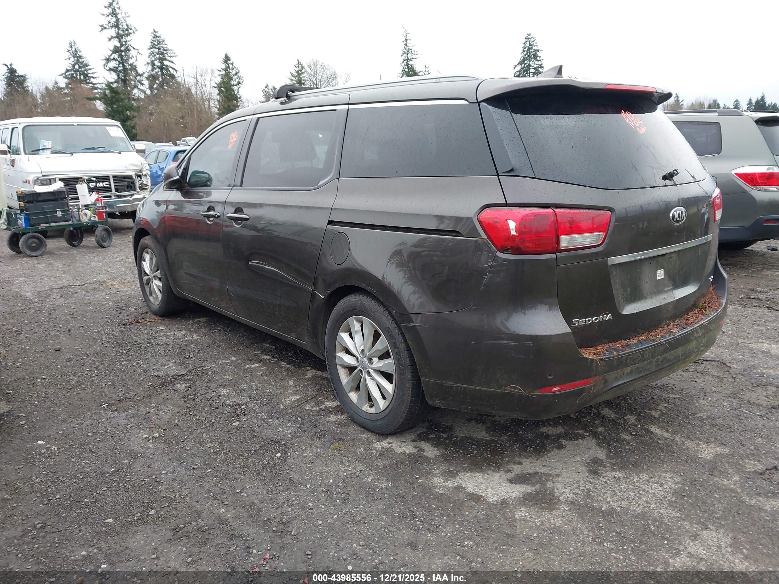 KIA SEDONA image 3