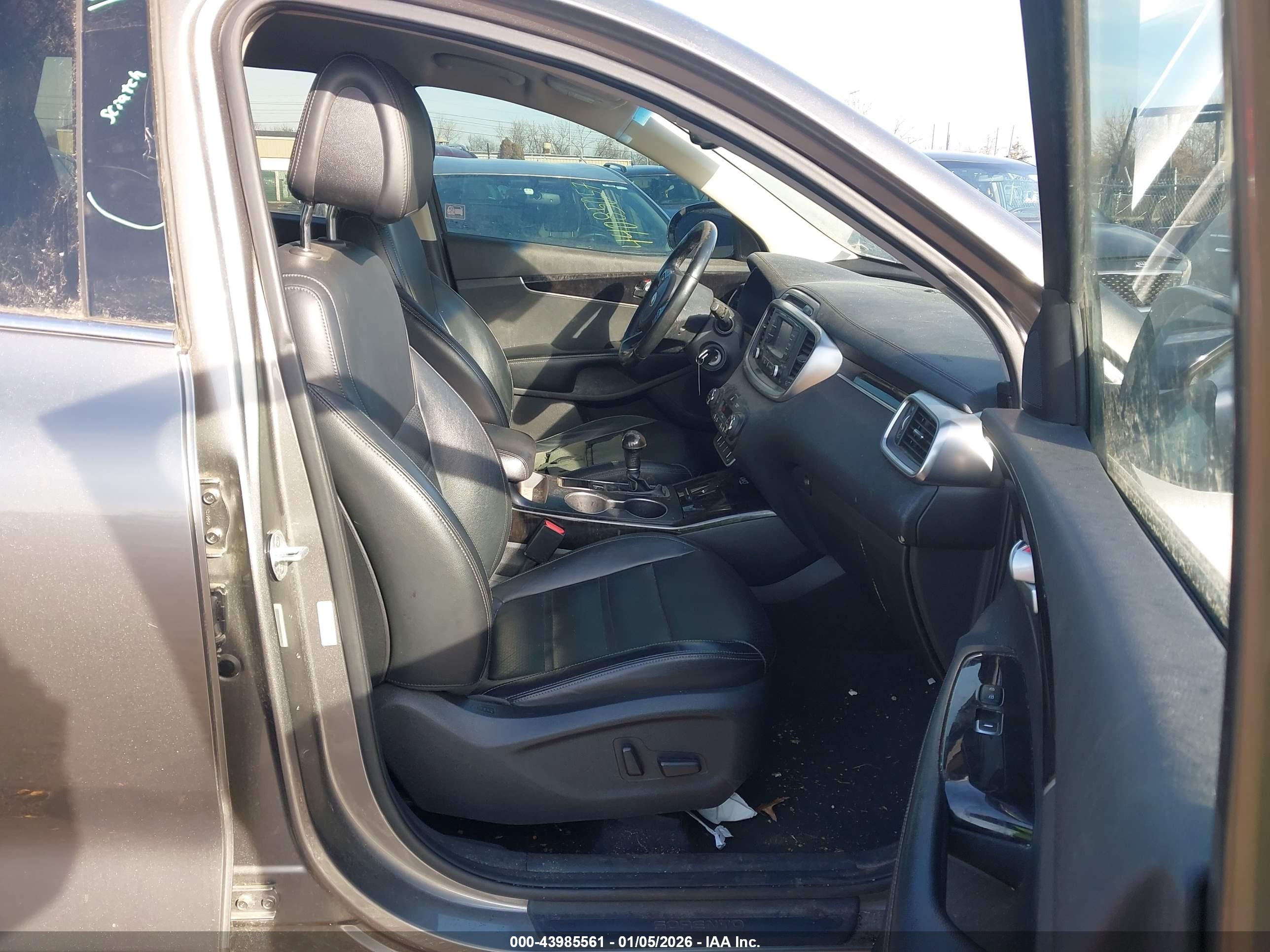 KIA SORENTO image 5