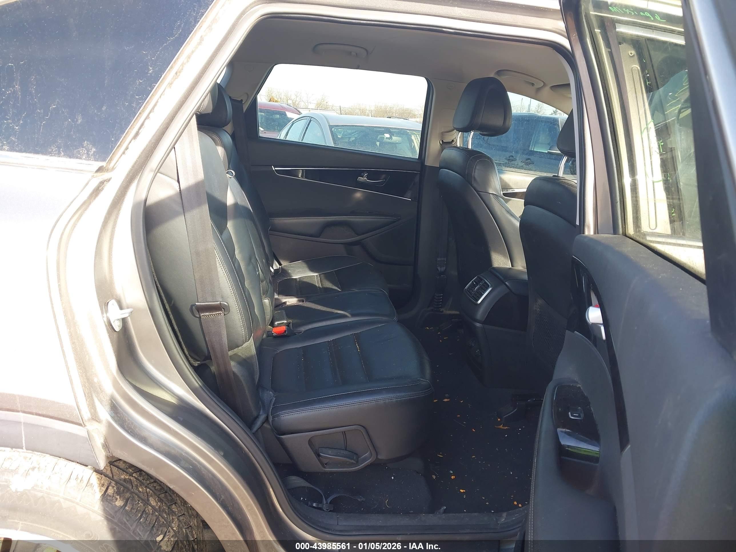 KIA SORENTO image 8