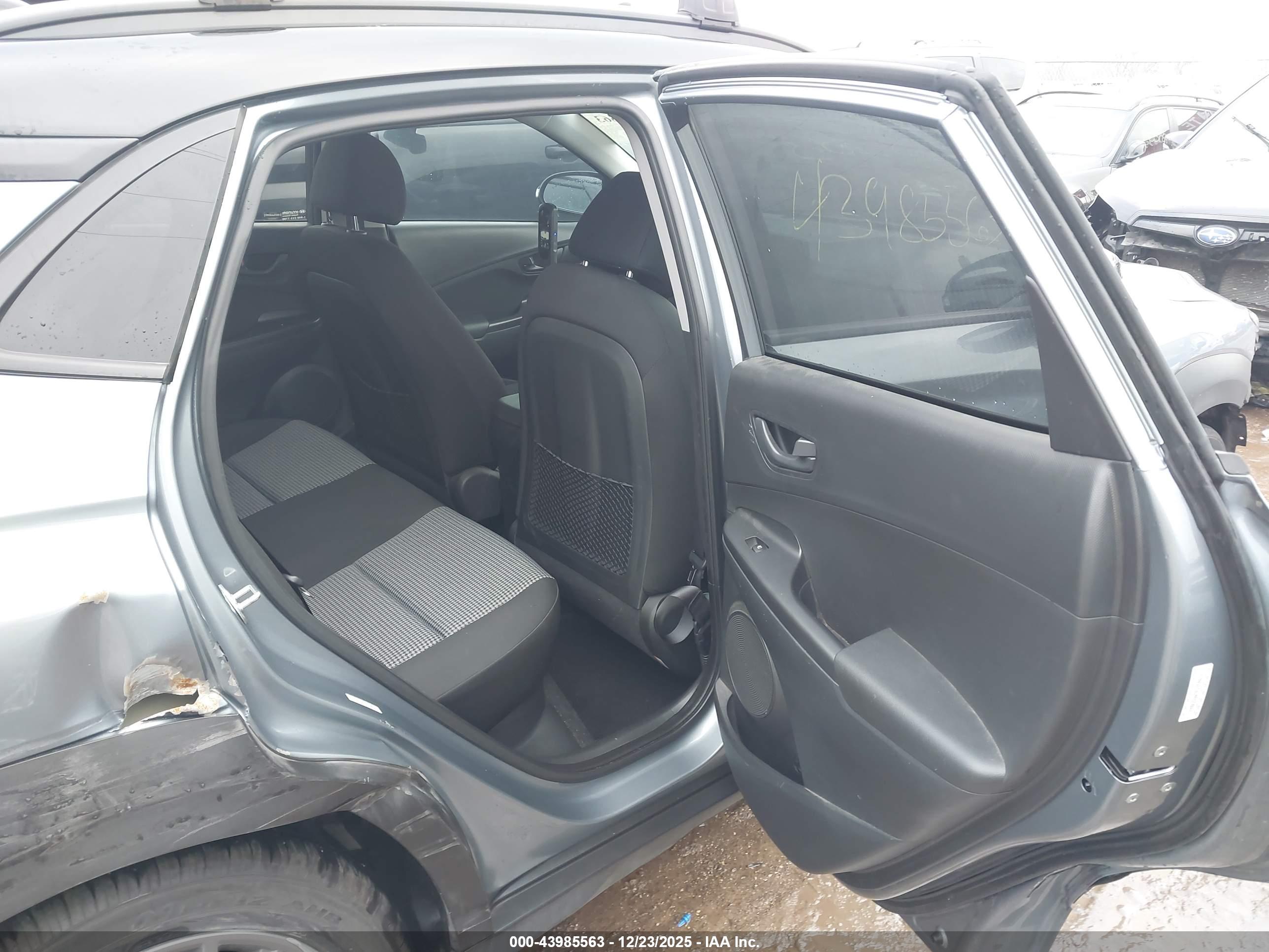HYUNDAI KONA image 8