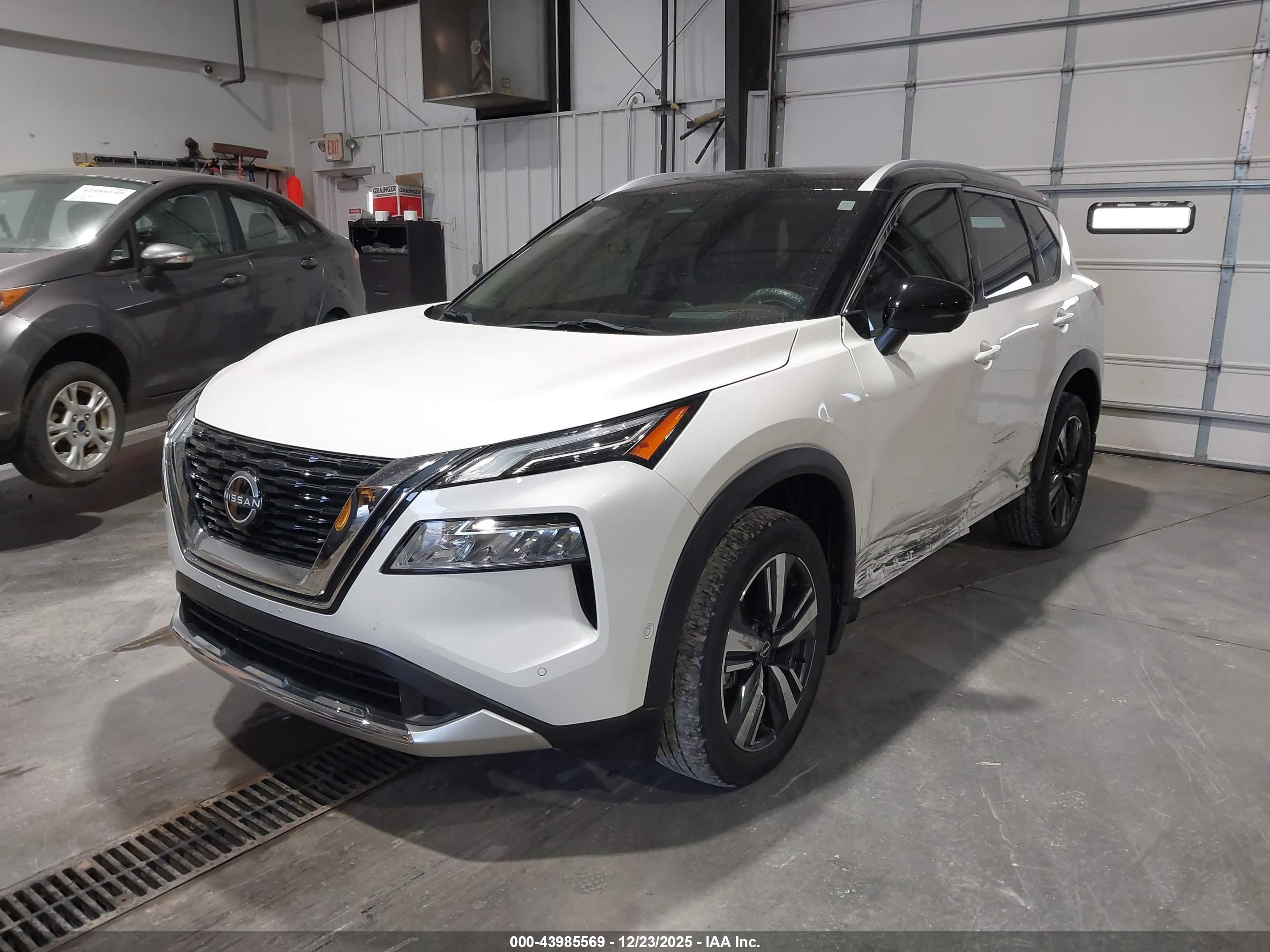 NISSAN ROGUE image 2