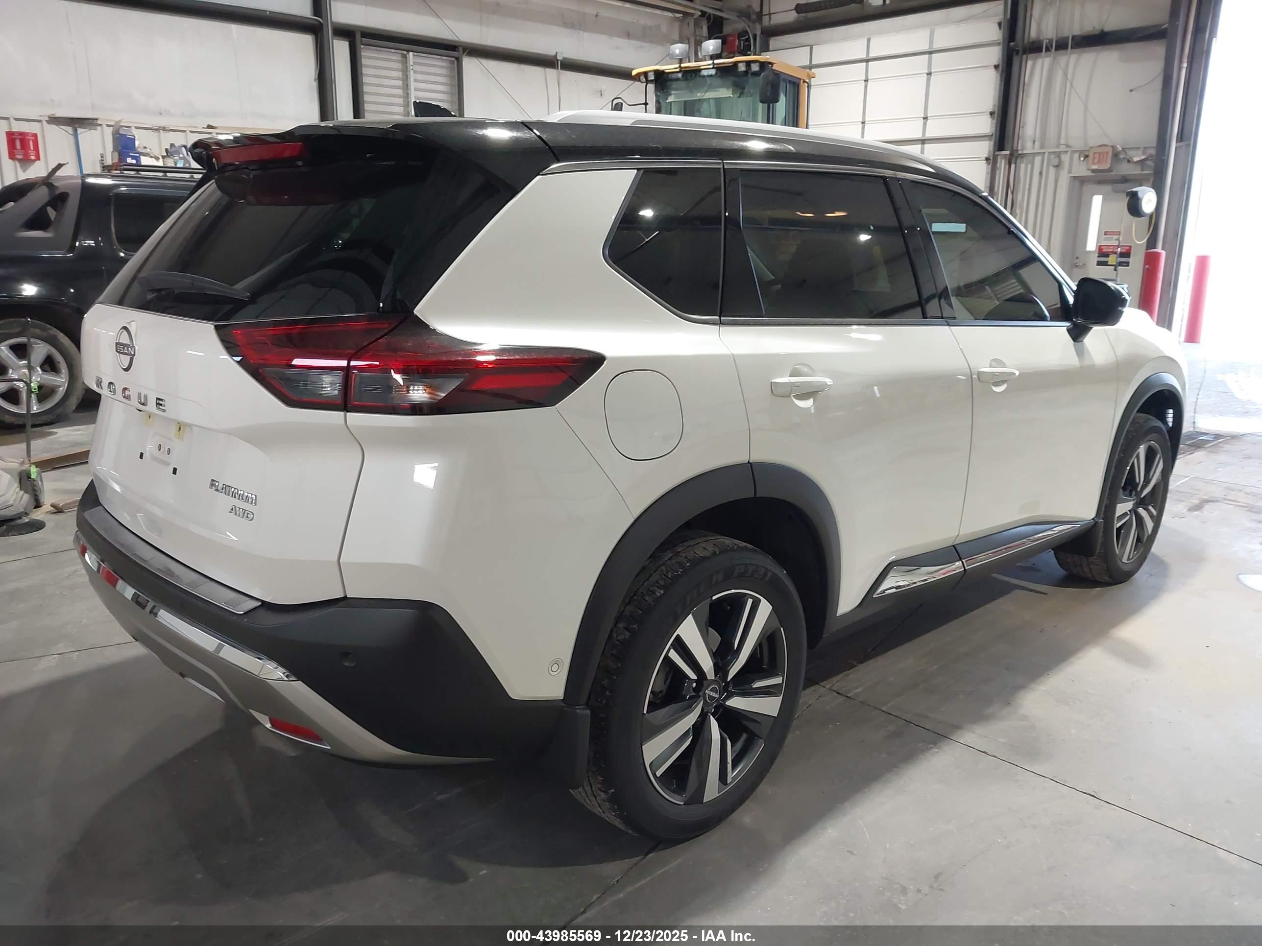 NISSAN ROGUE image 4