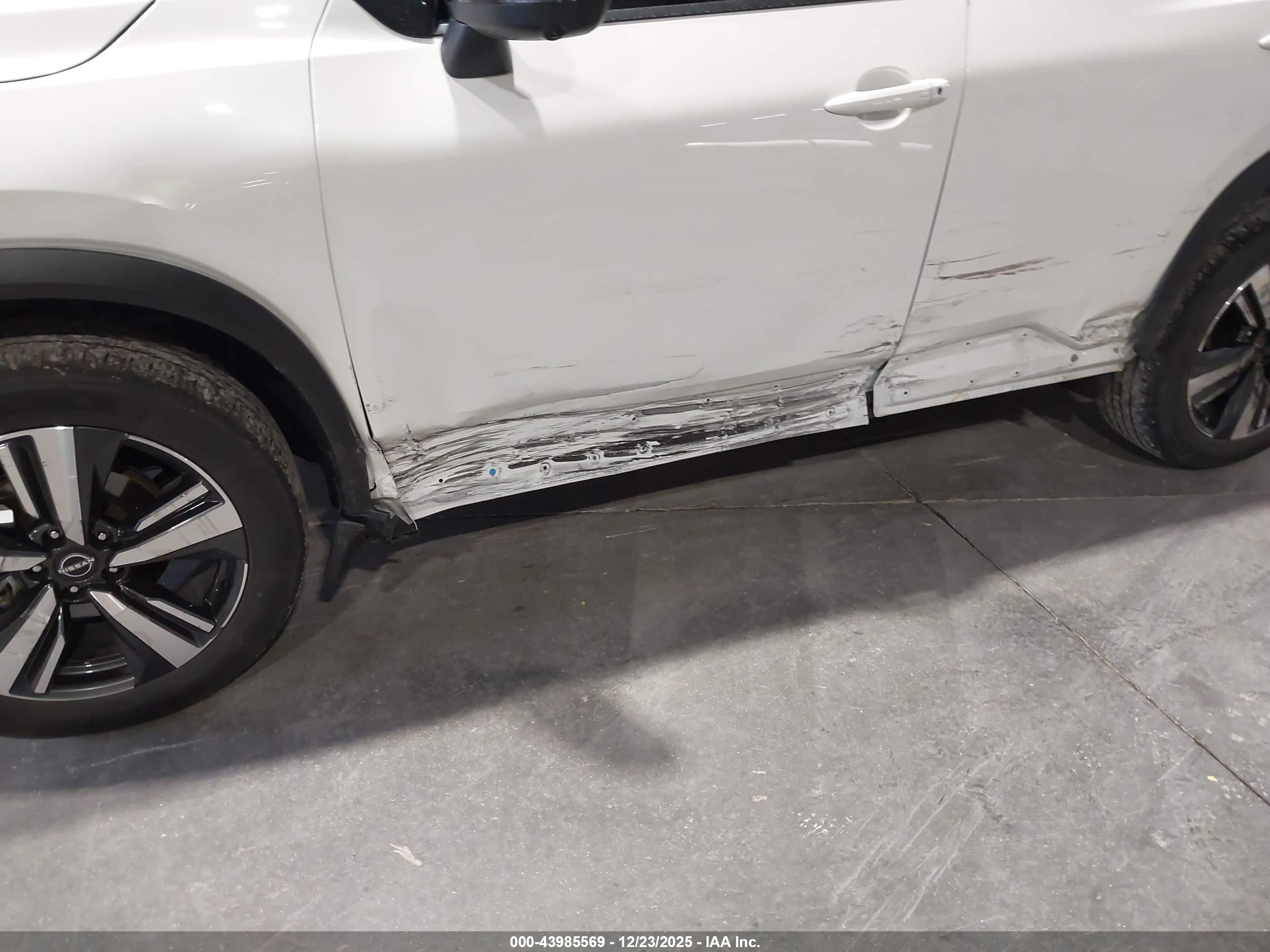 NISSAN ROGUE image 6