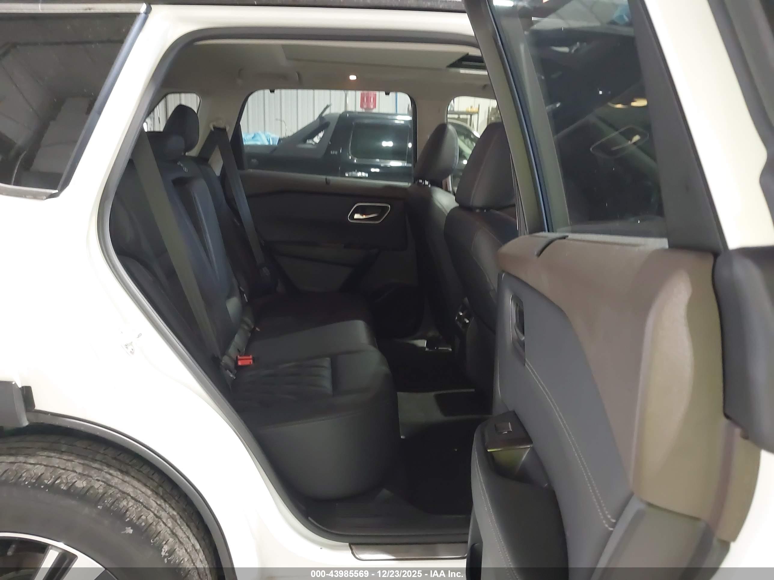 NISSAN ROGUE image 8