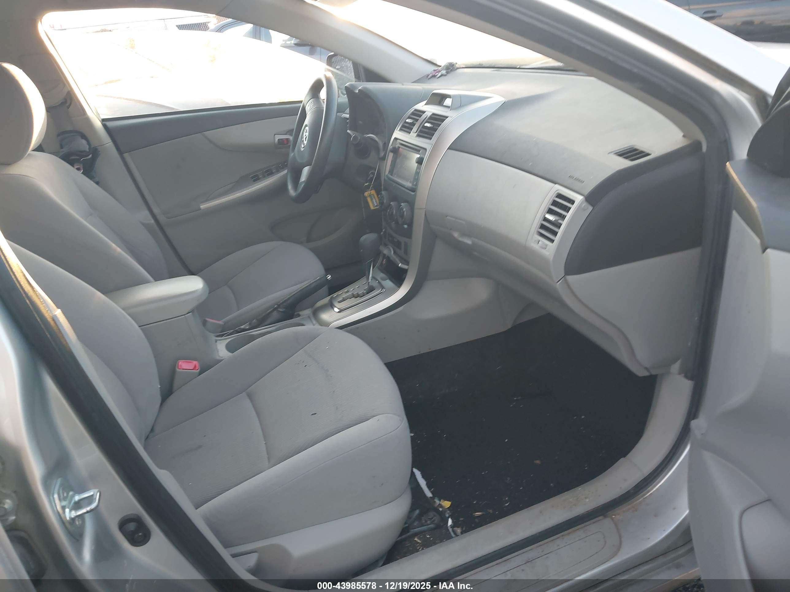 TOYOTA COROLLA image 5