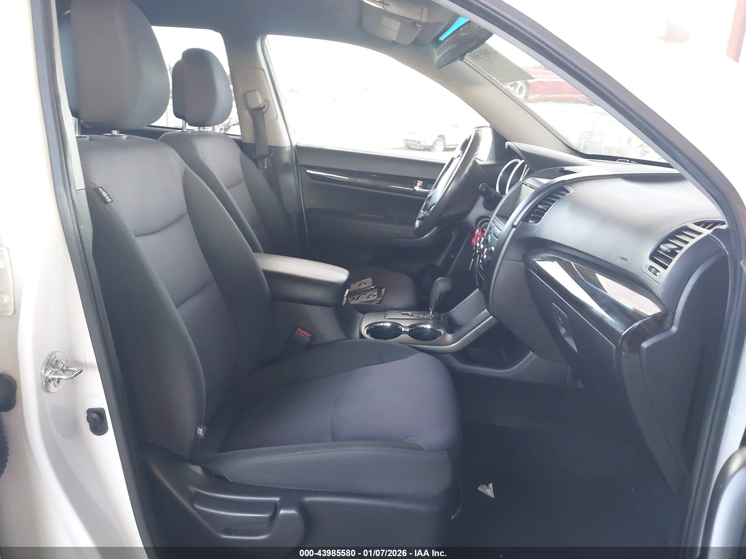 KIA SORENTO image 5