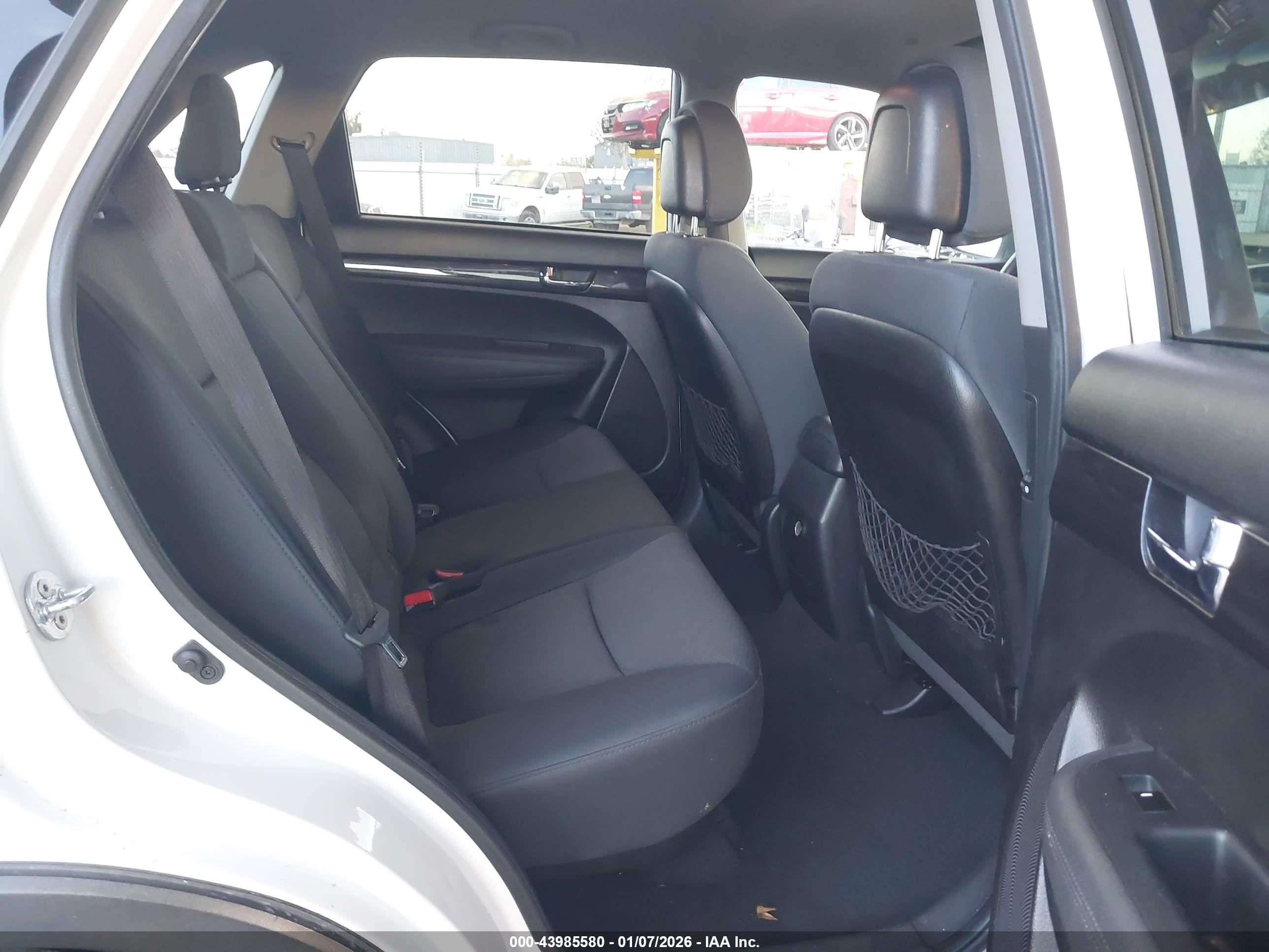 KIA SORENTO image 8