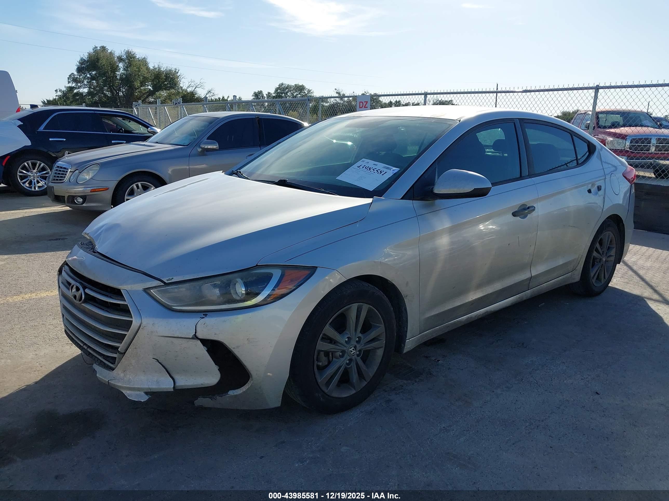 HYUNDAI ELANTRA image 2