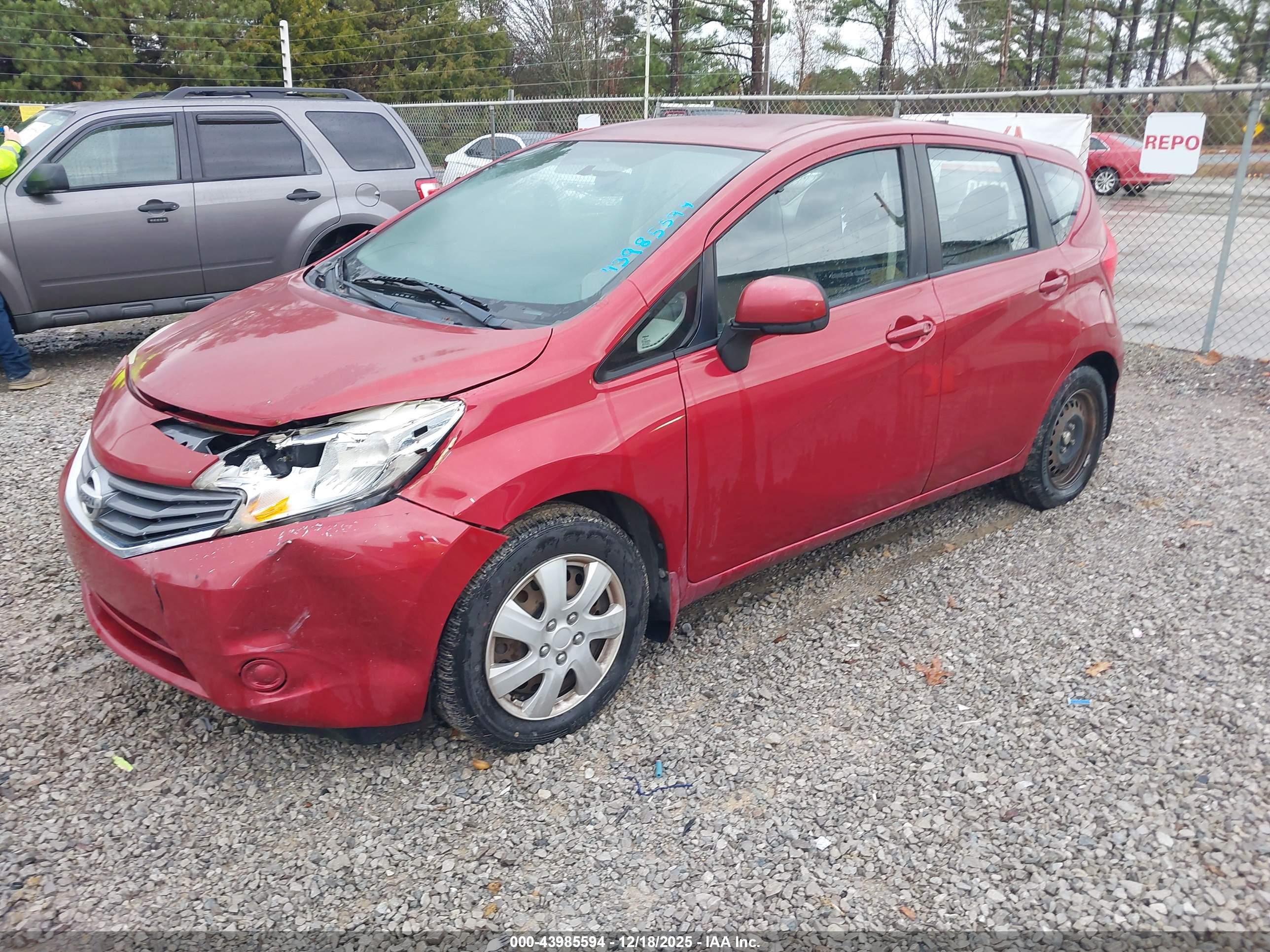 NISSAN VERSA image 2