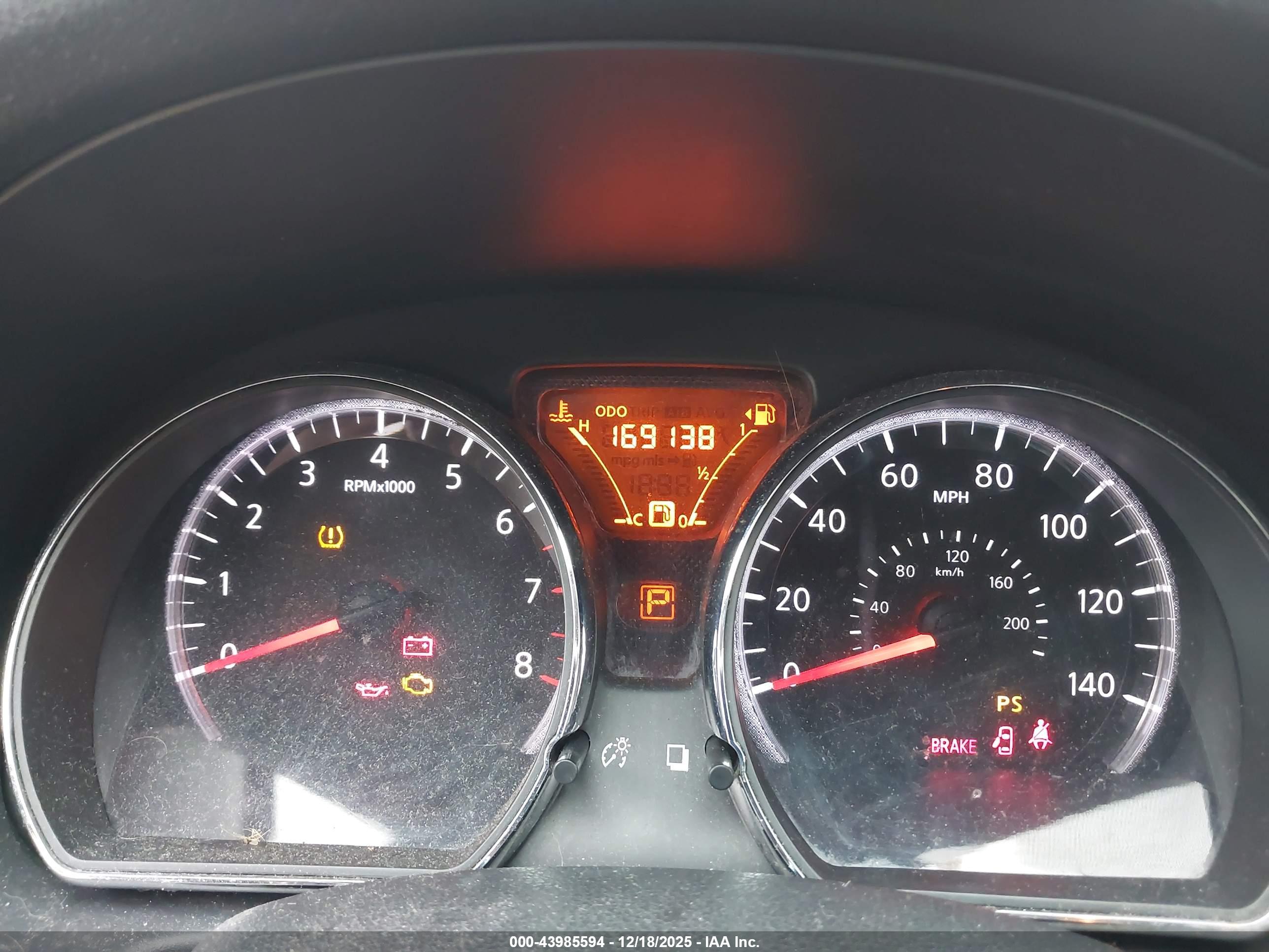 NISSAN VERSA image 7