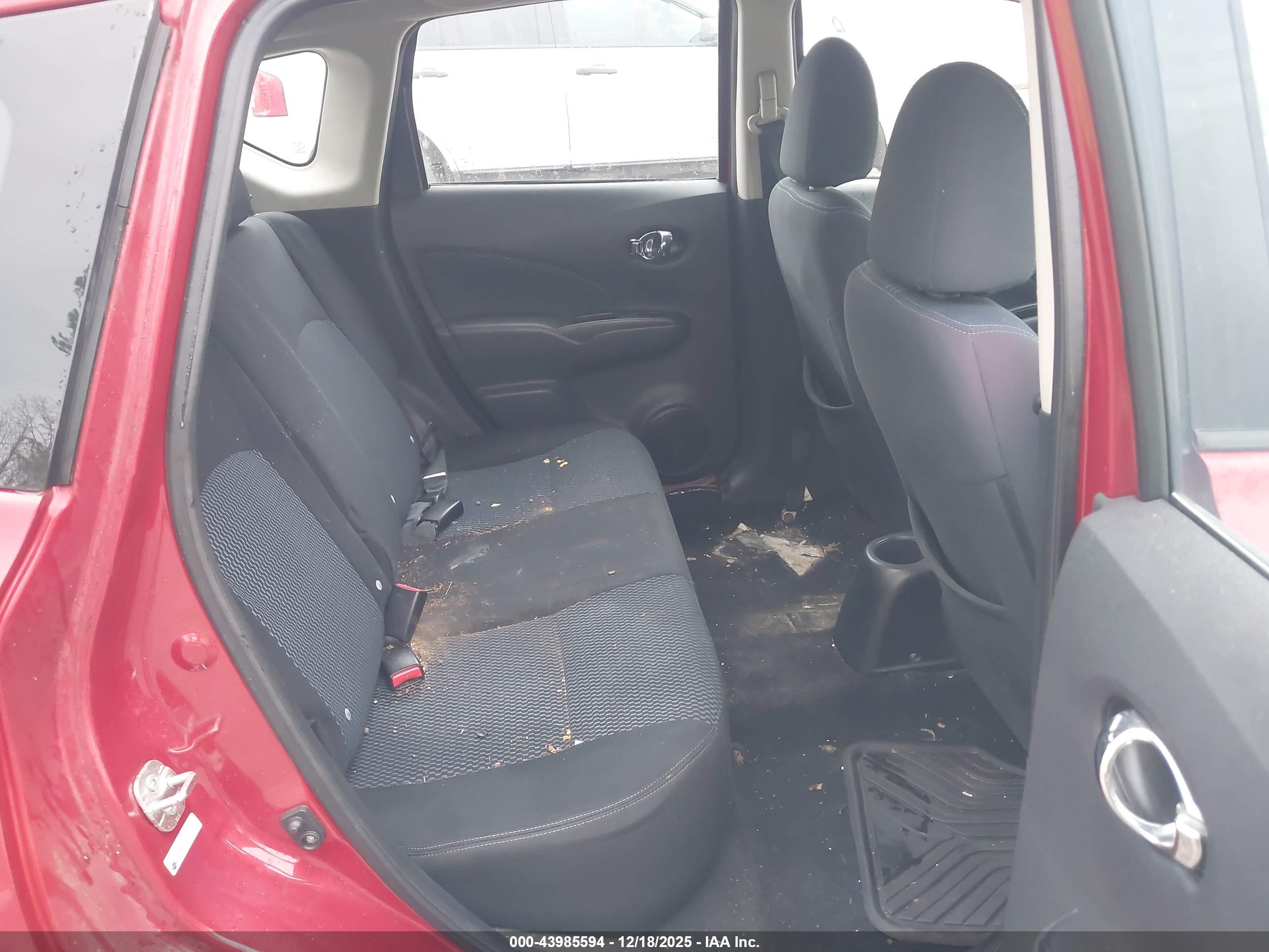 NISSAN VERSA image 8