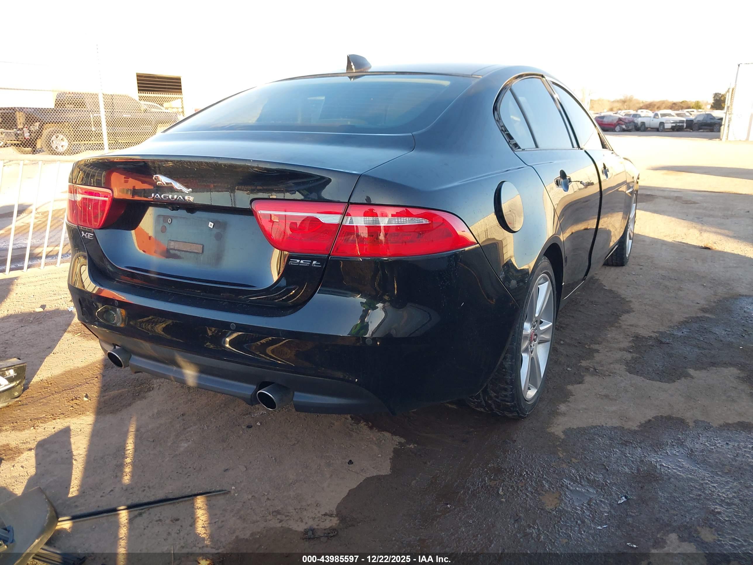 JAGUAR XE image 4