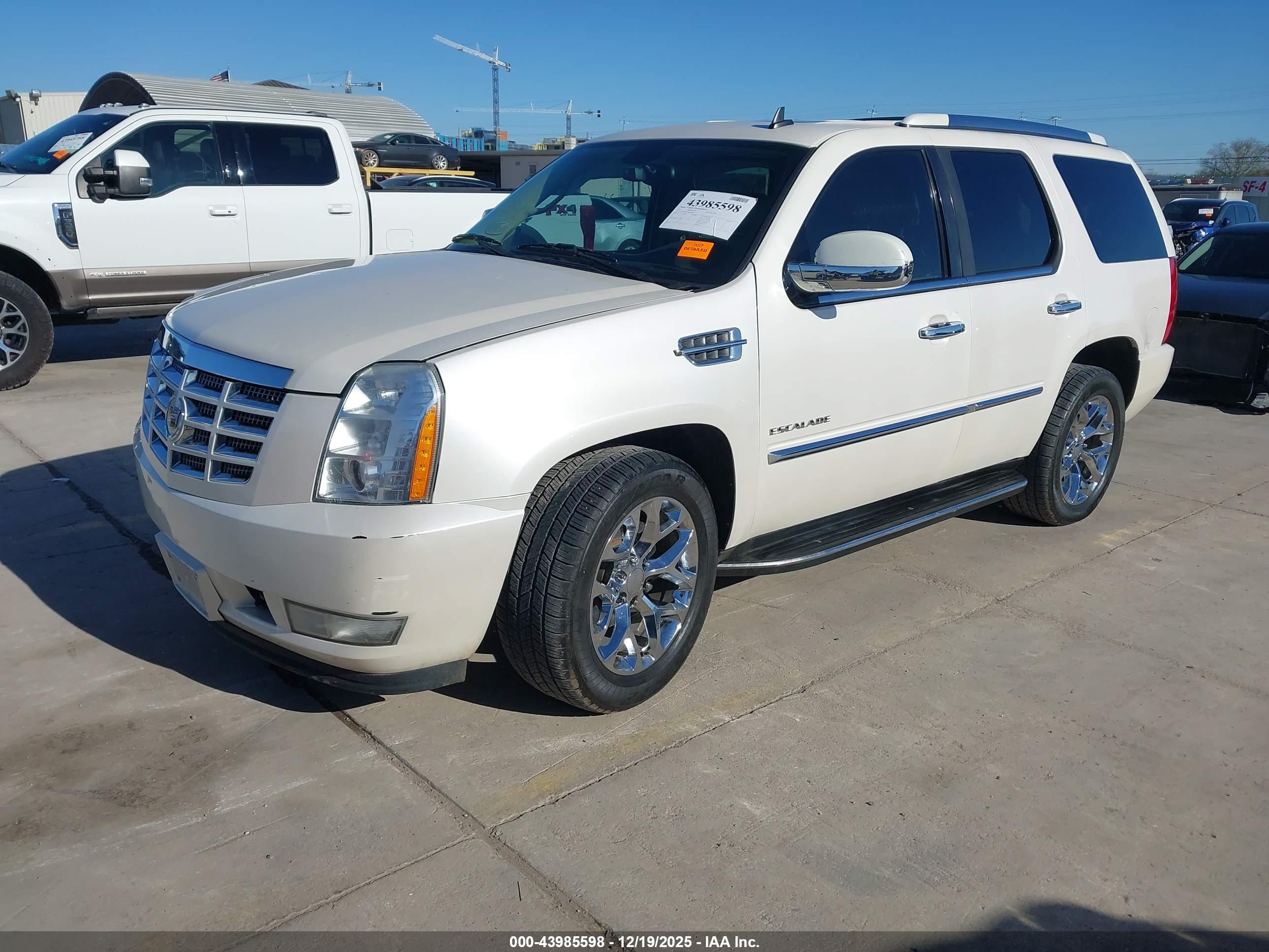 CADILLAC ESCALADE image 2