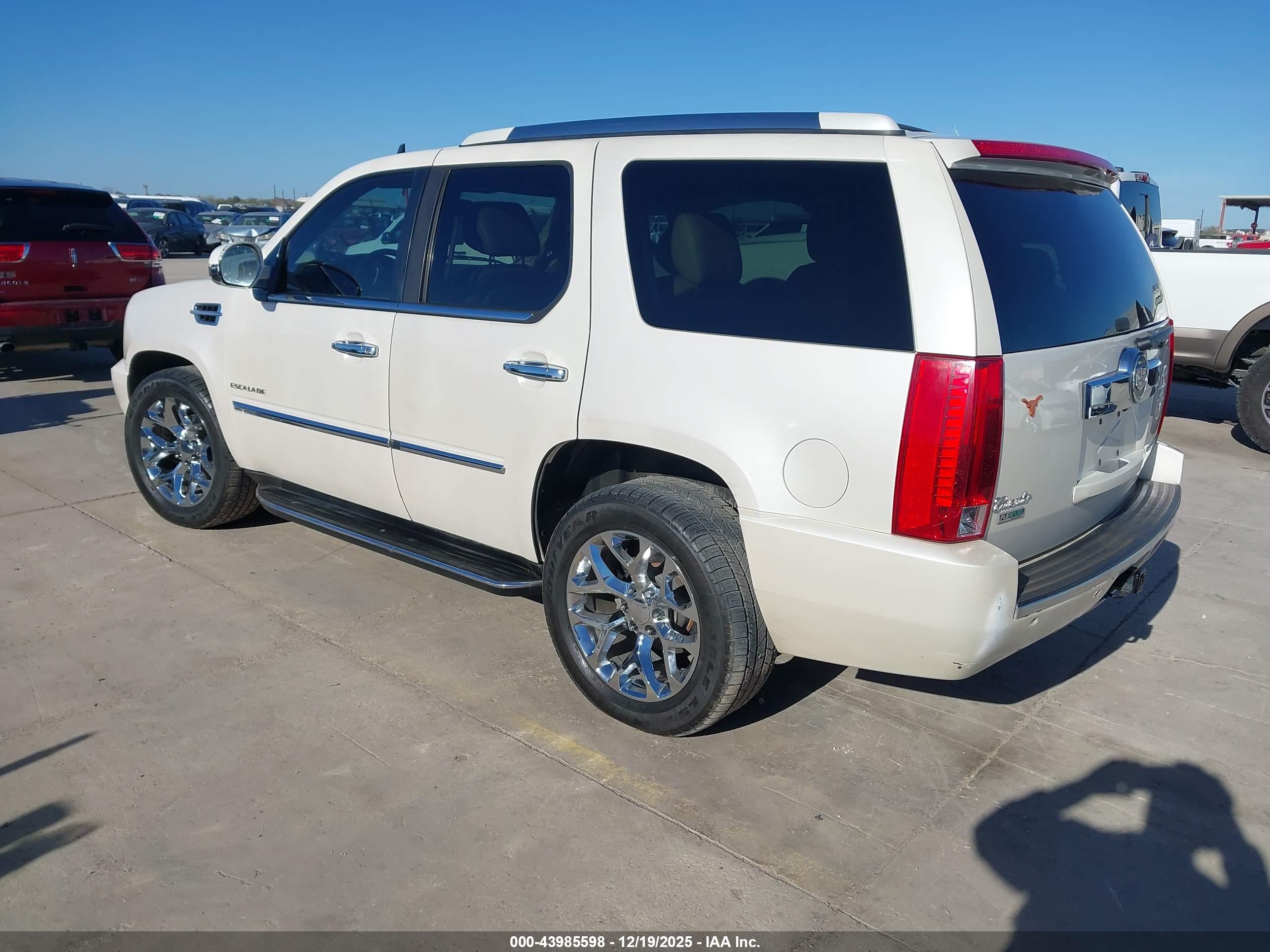 CADILLAC ESCALADE image 3