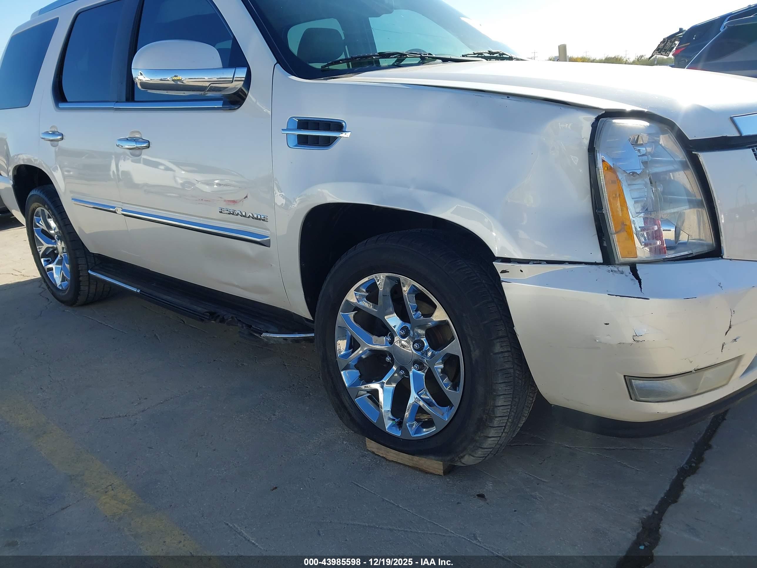CADILLAC ESCALADE image 6