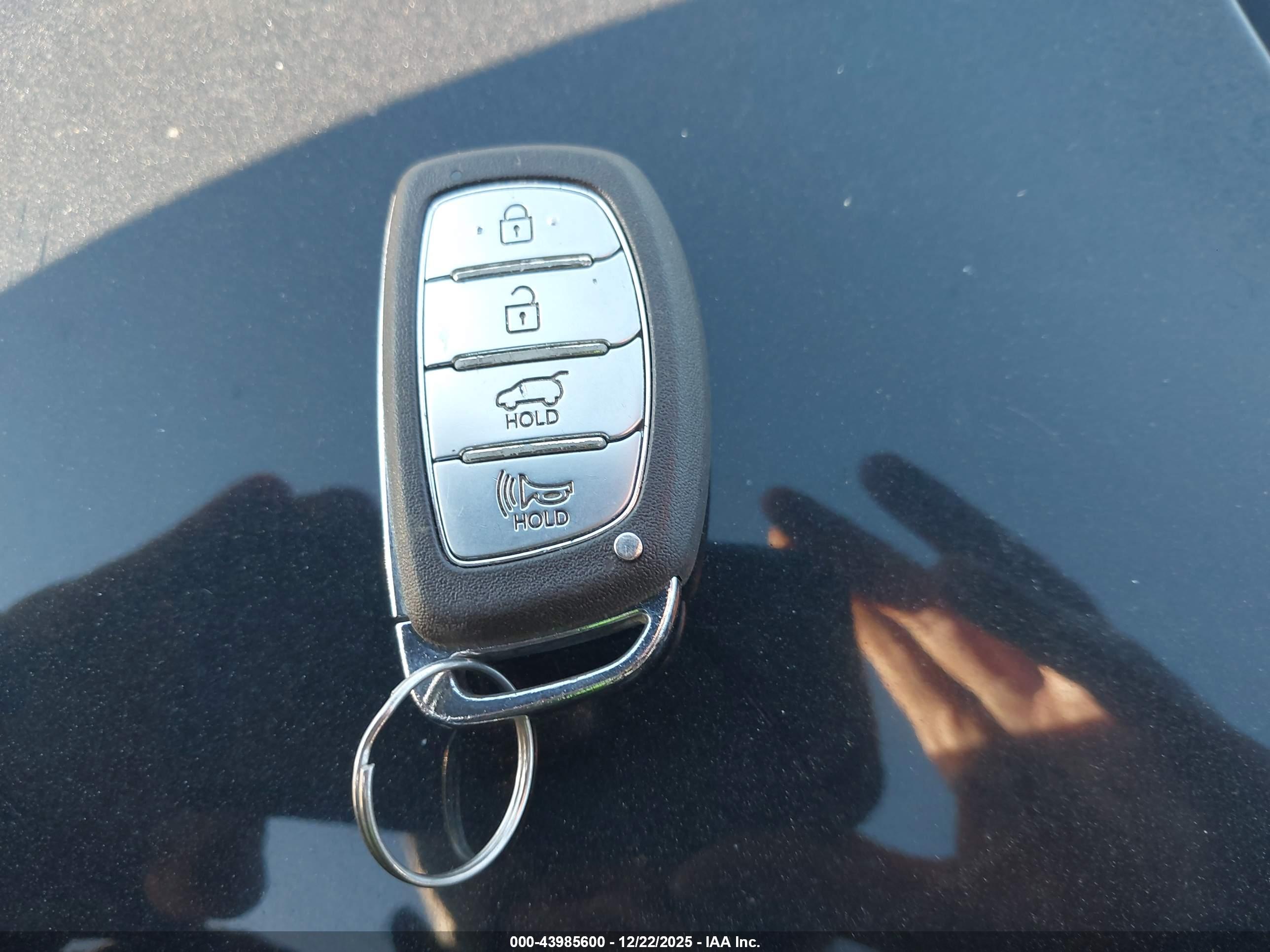 HYUNDAI TUCSON image 11