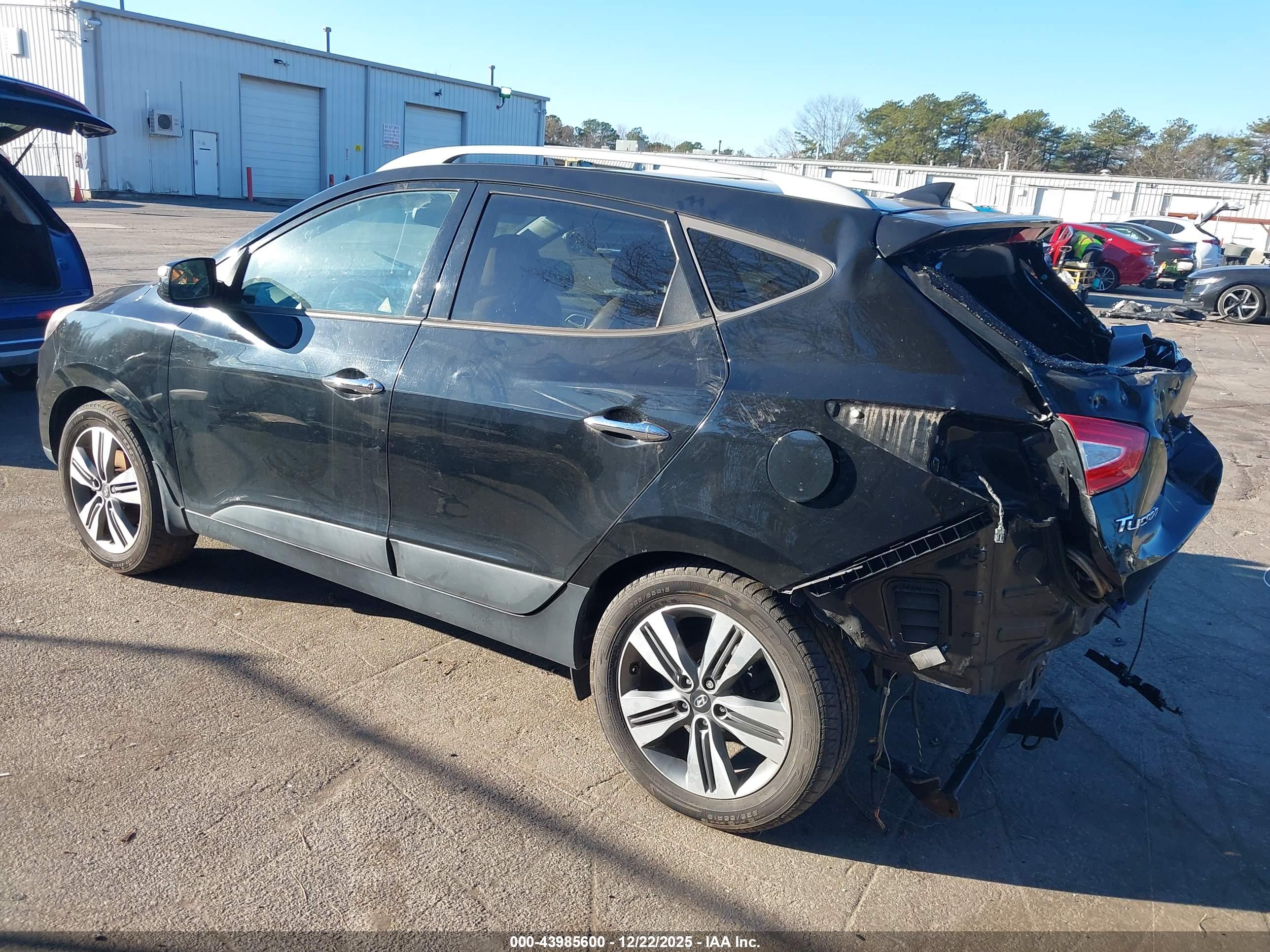 HYUNDAI TUCSON image 3