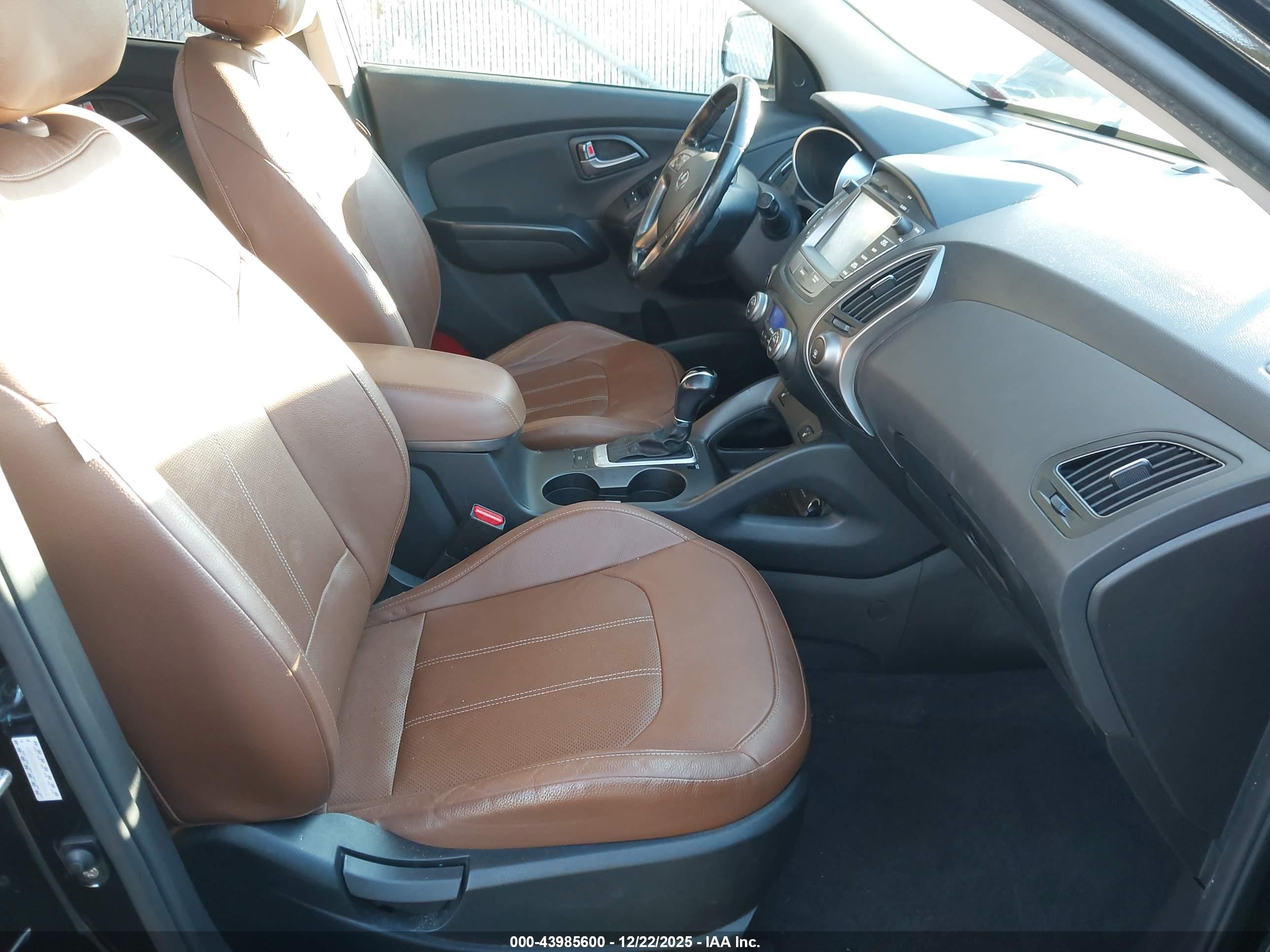 HYUNDAI TUCSON image 5