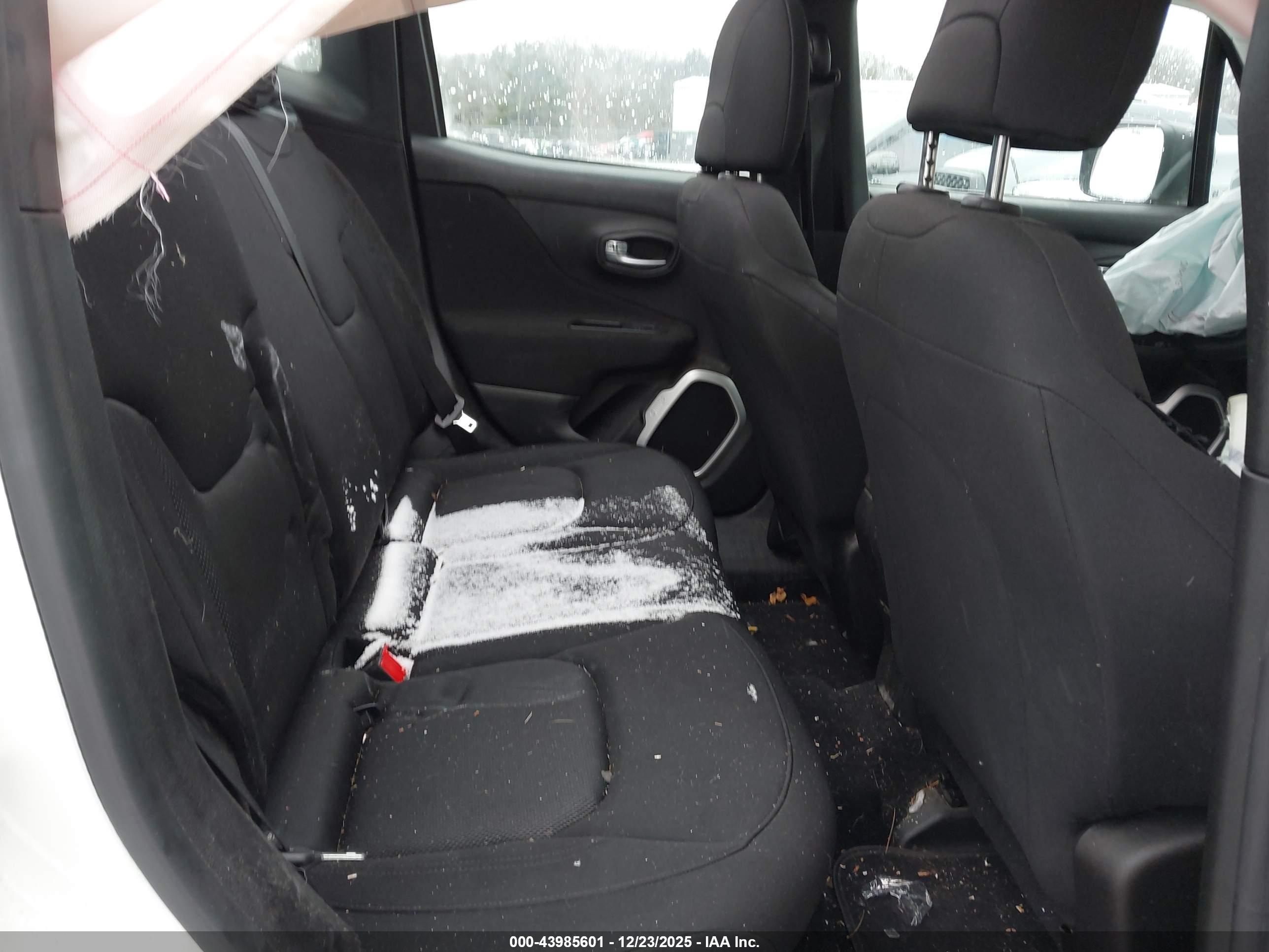 JEEP RENEGADE image 8
