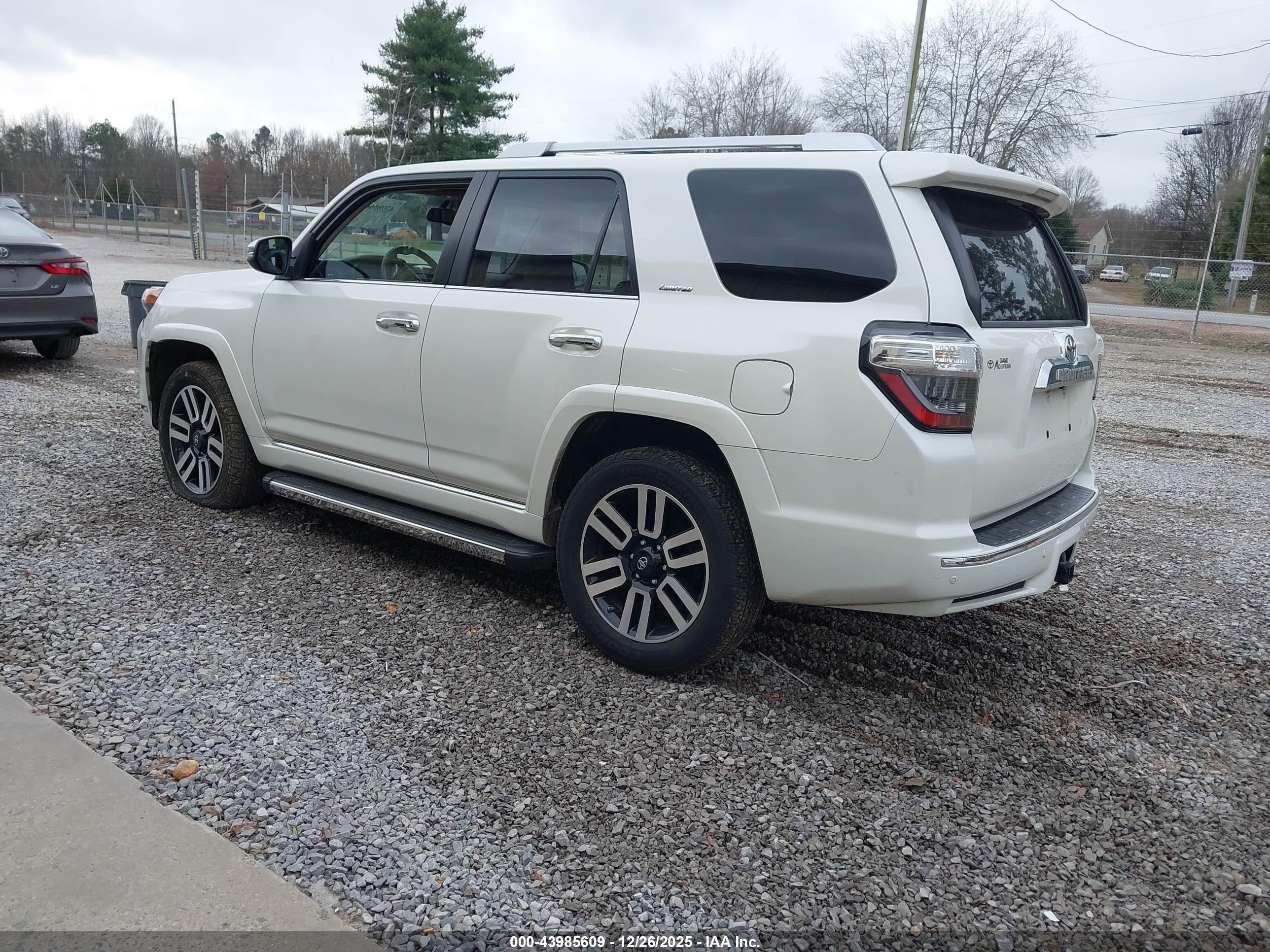 TOYOTA 4RUNNER image 3