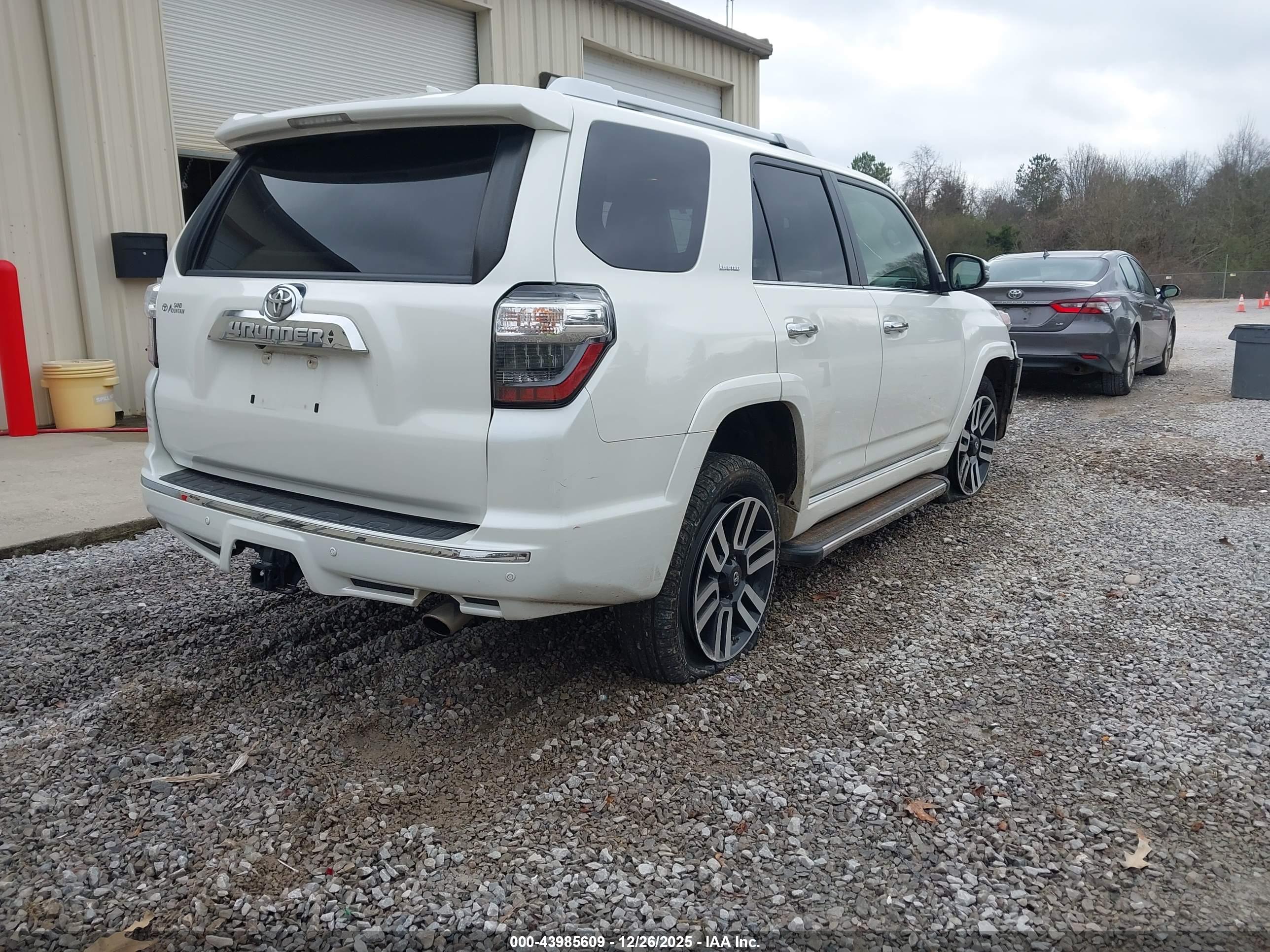 TOYOTA 4RUNNER image 4