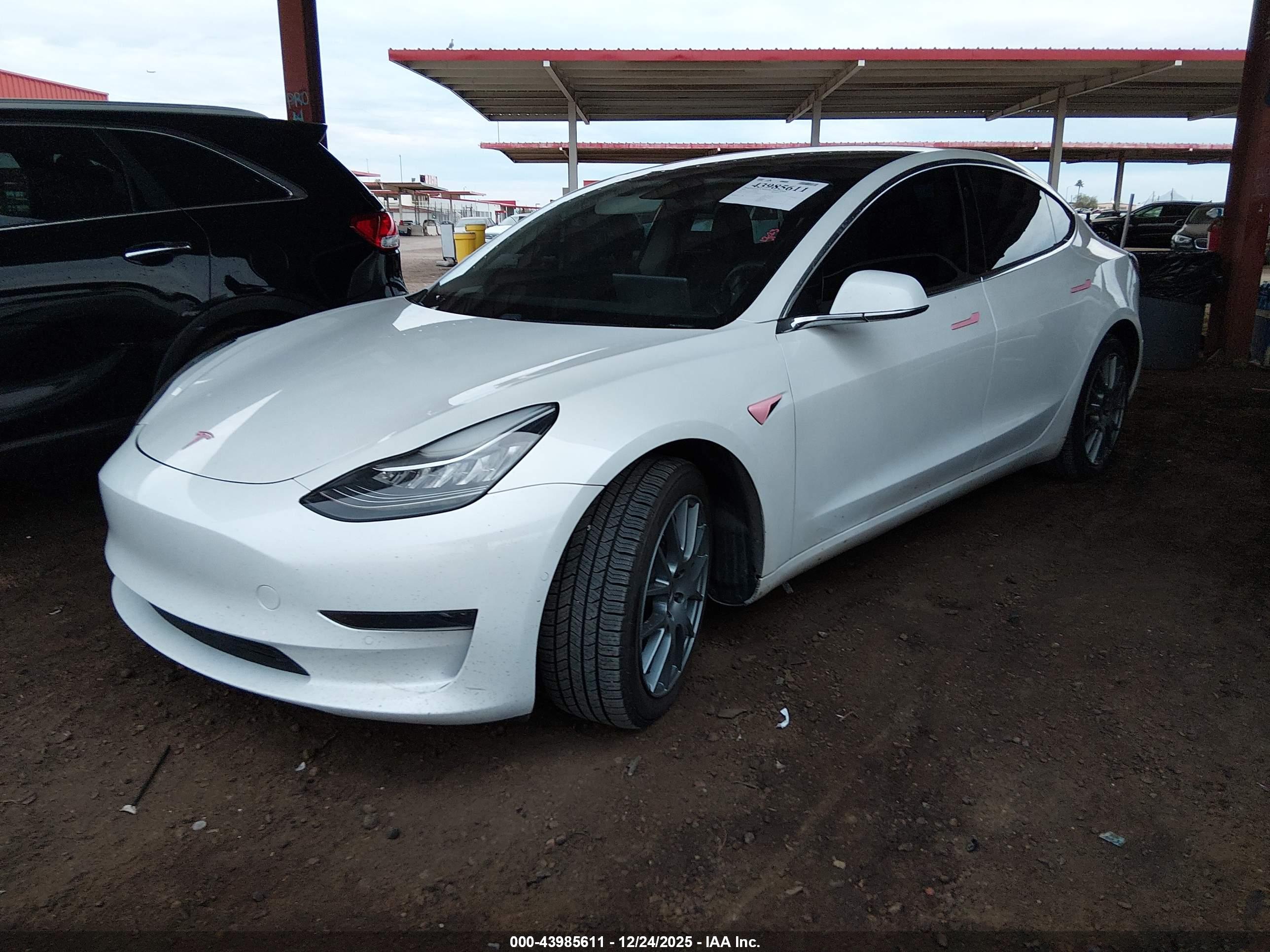 TESLA MODEL image 2