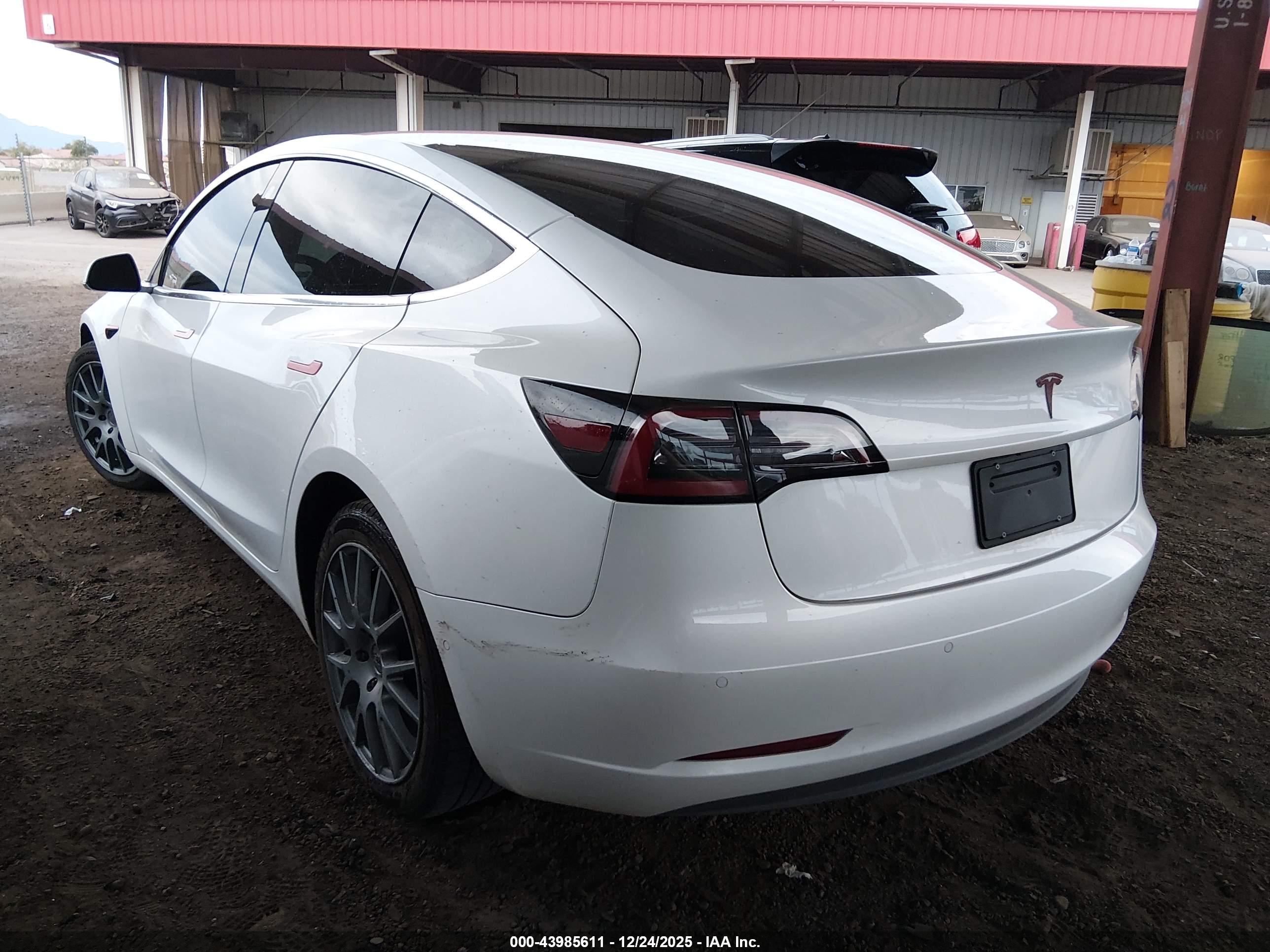 TESLA MODEL image 3