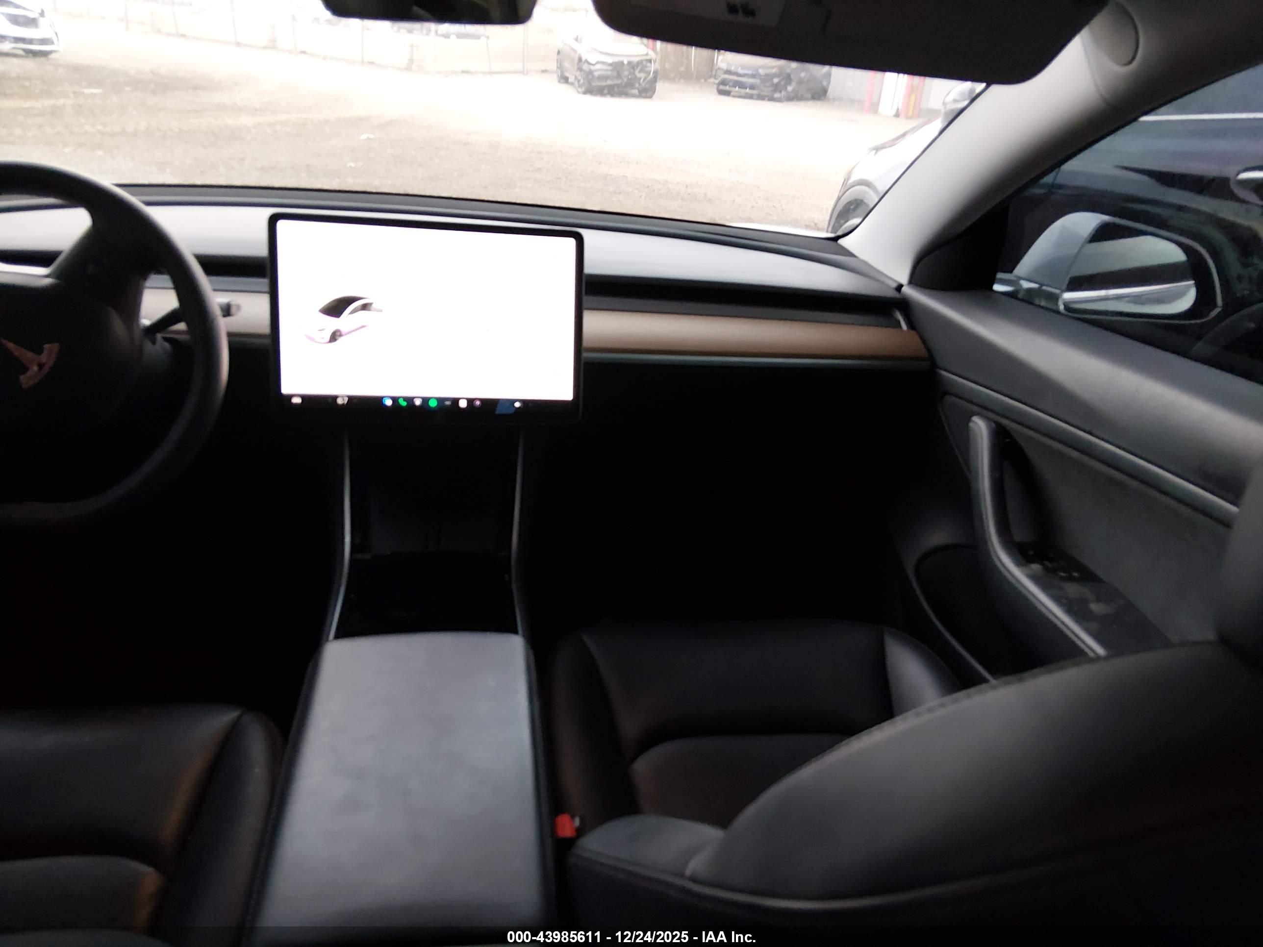 TESLA MODEL image 5