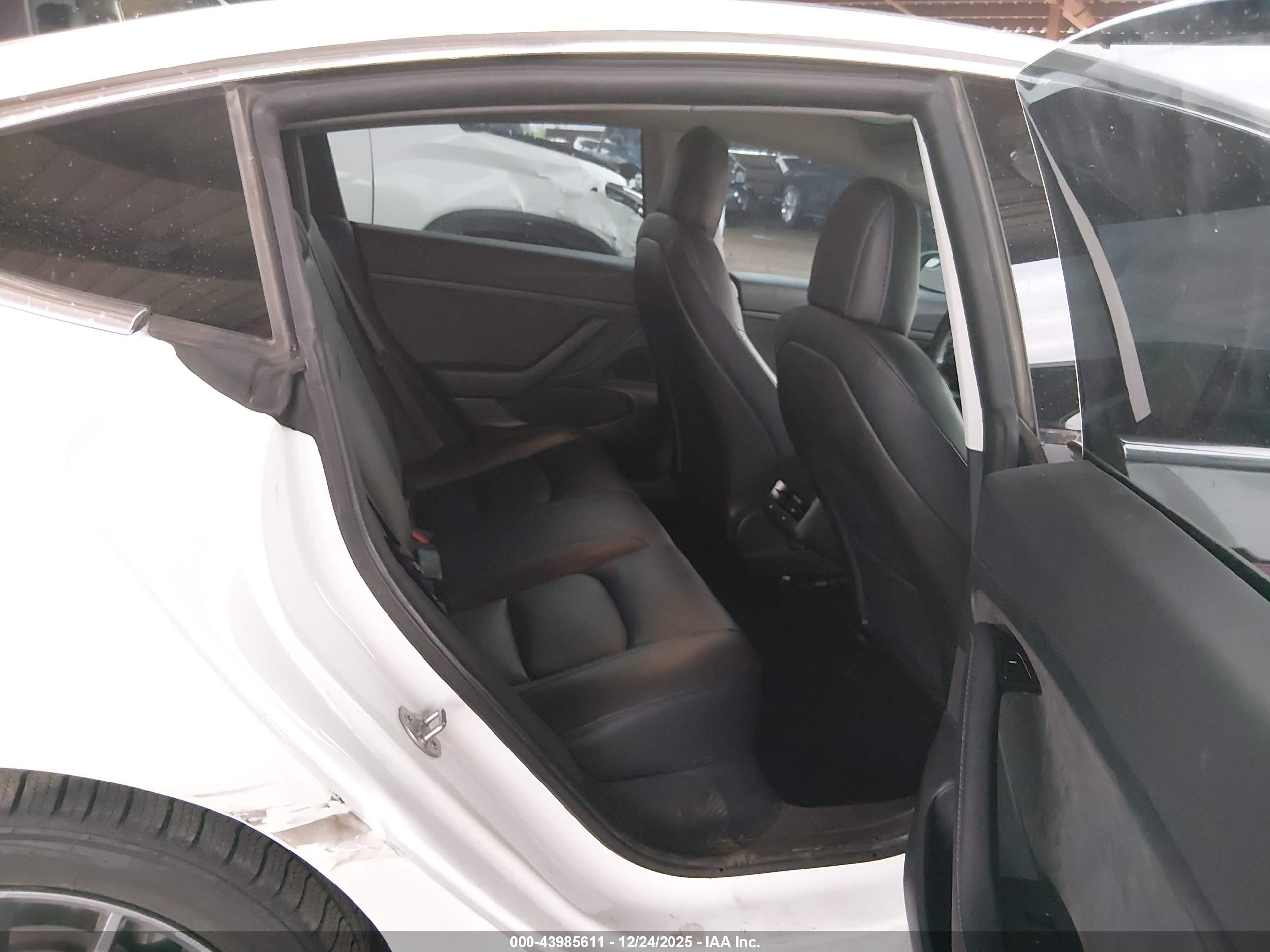 TESLA MODEL image 8