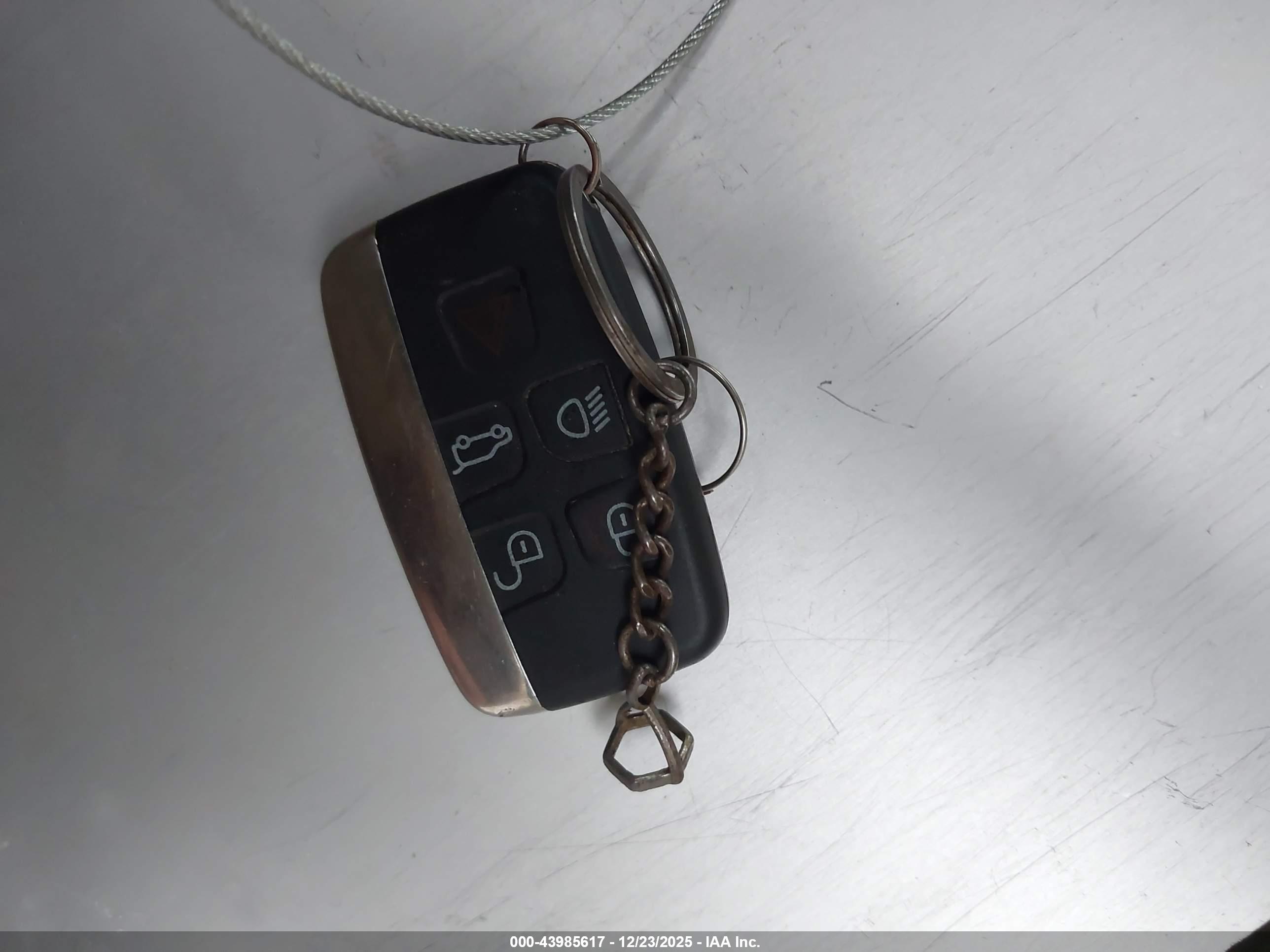 LAND ROVER image 11
