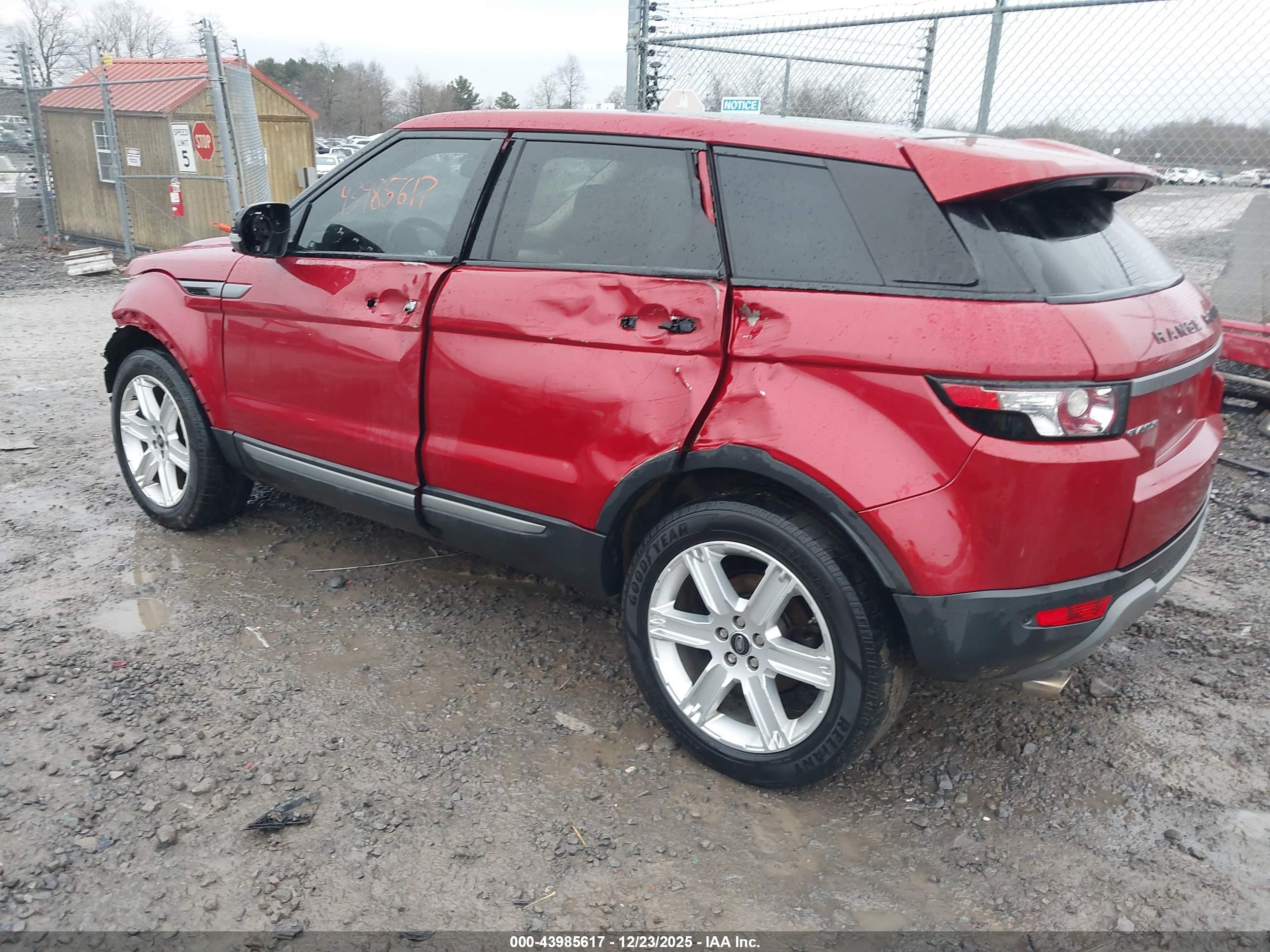 LAND ROVER image 3