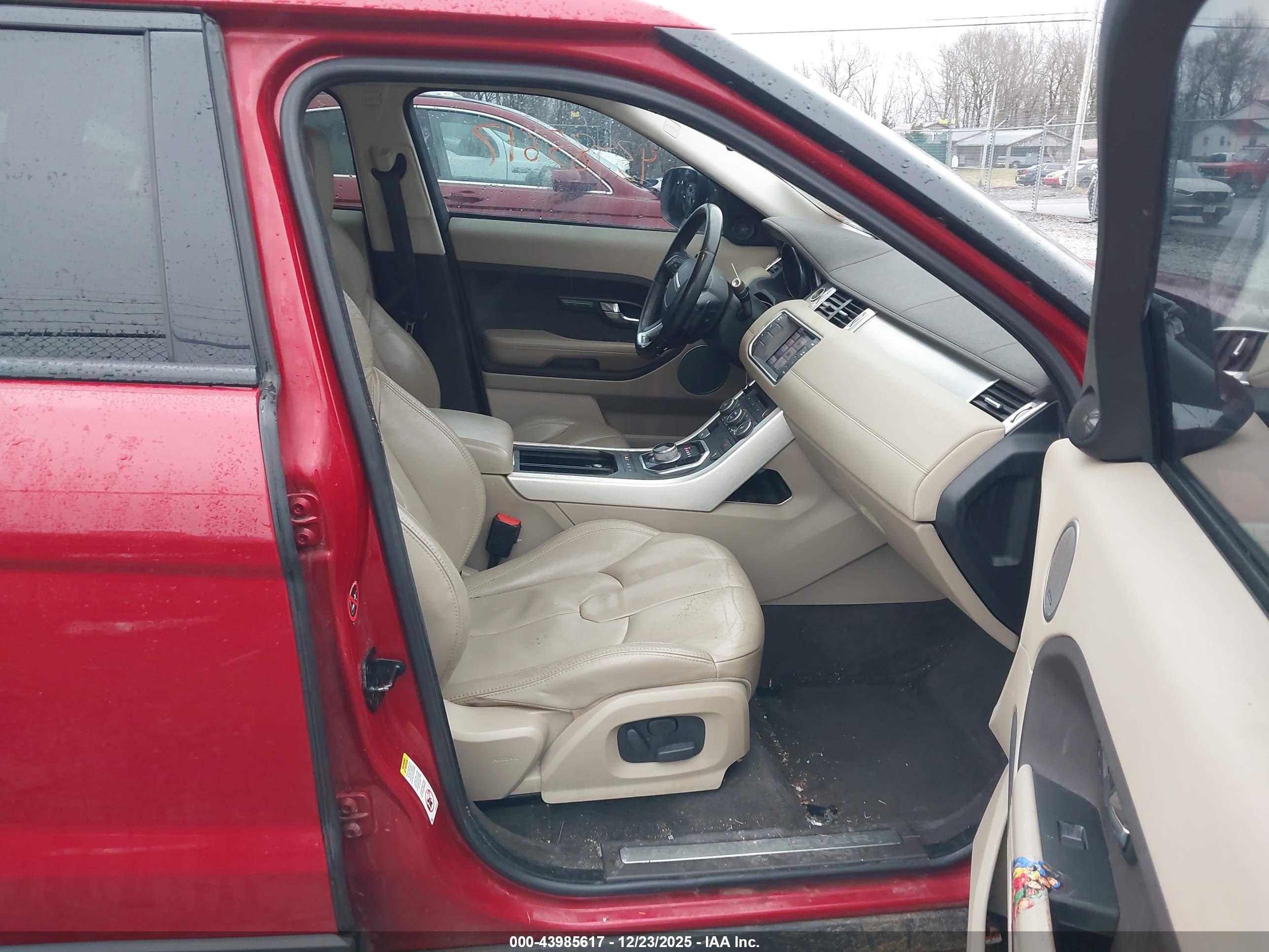 LAND ROVER image 5