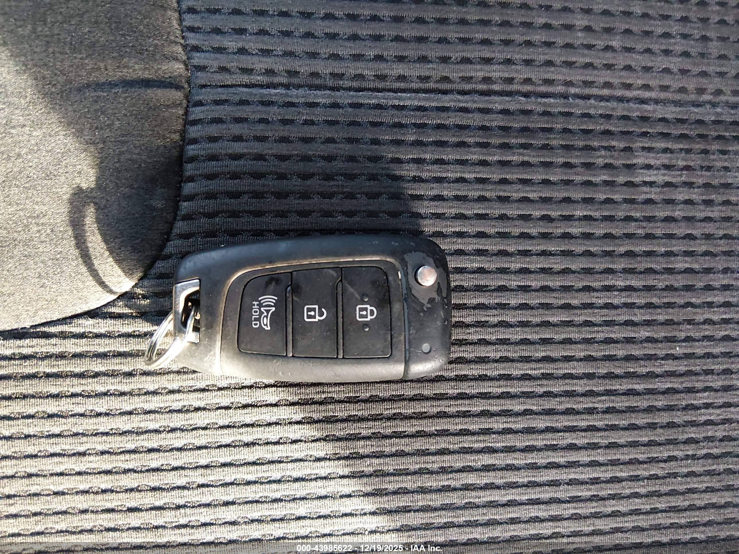 HYUNDAI SANTA image 11
