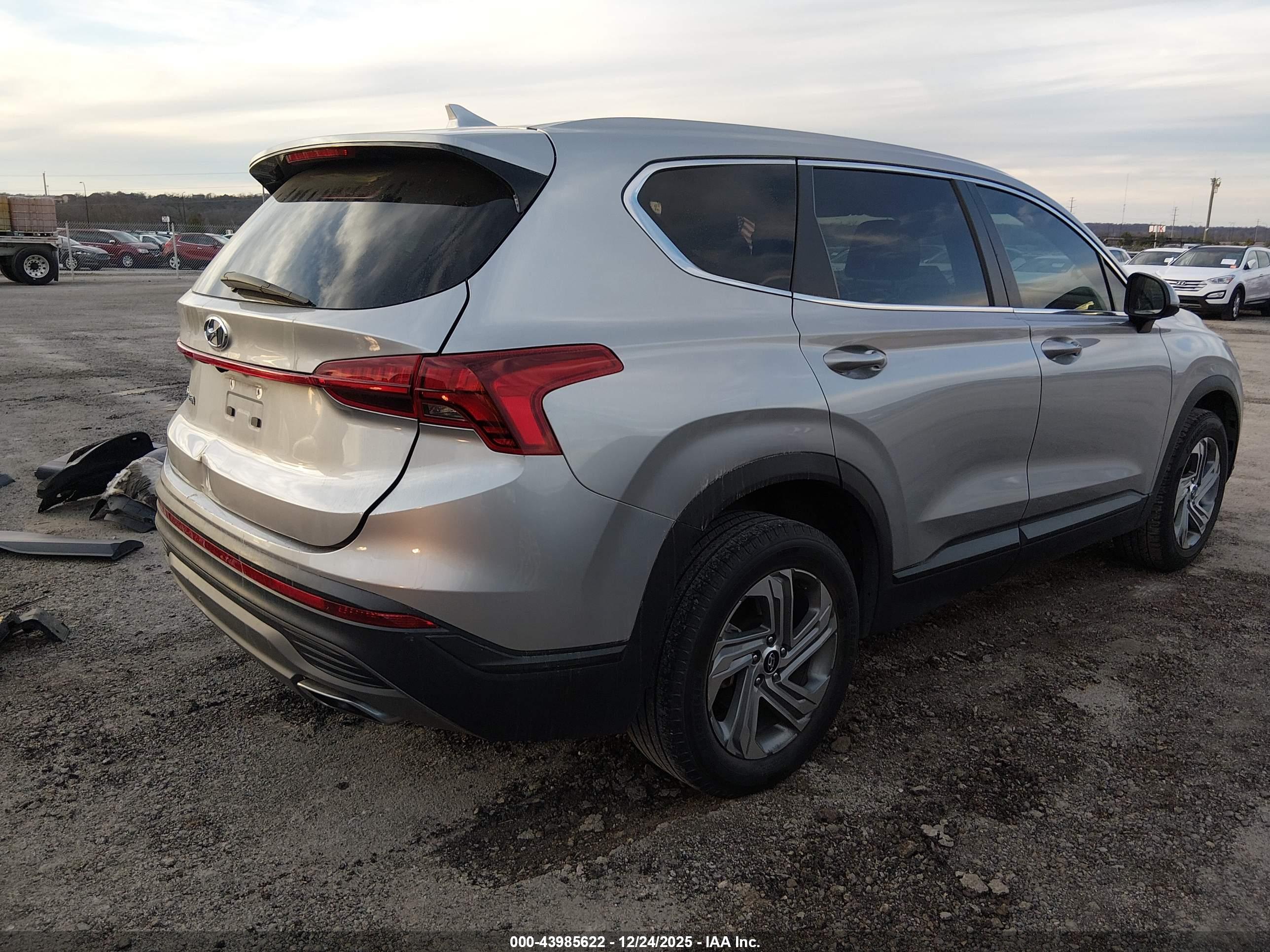 HYUNDAI SANTA image 4