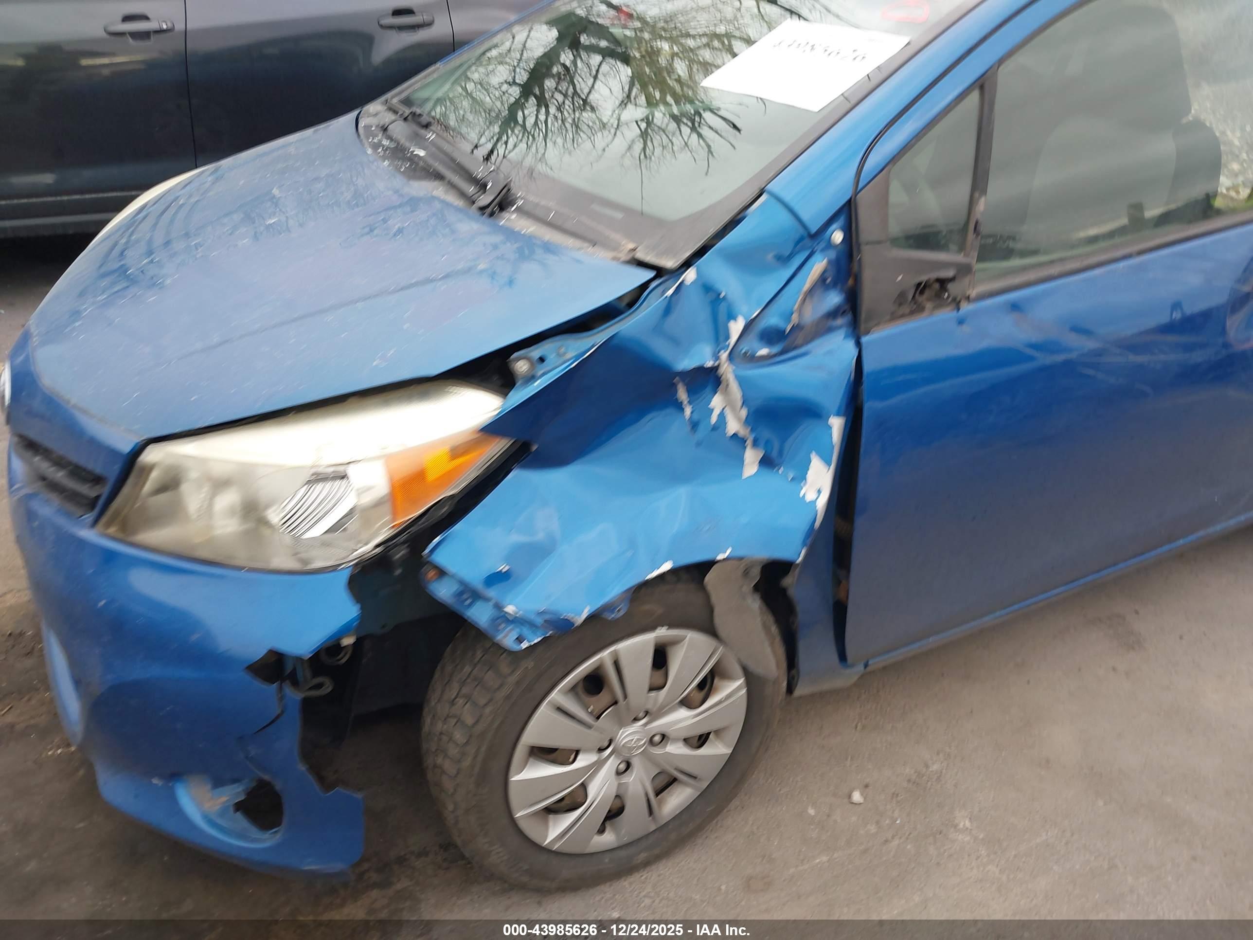 TOYOTA YARIS image 6
