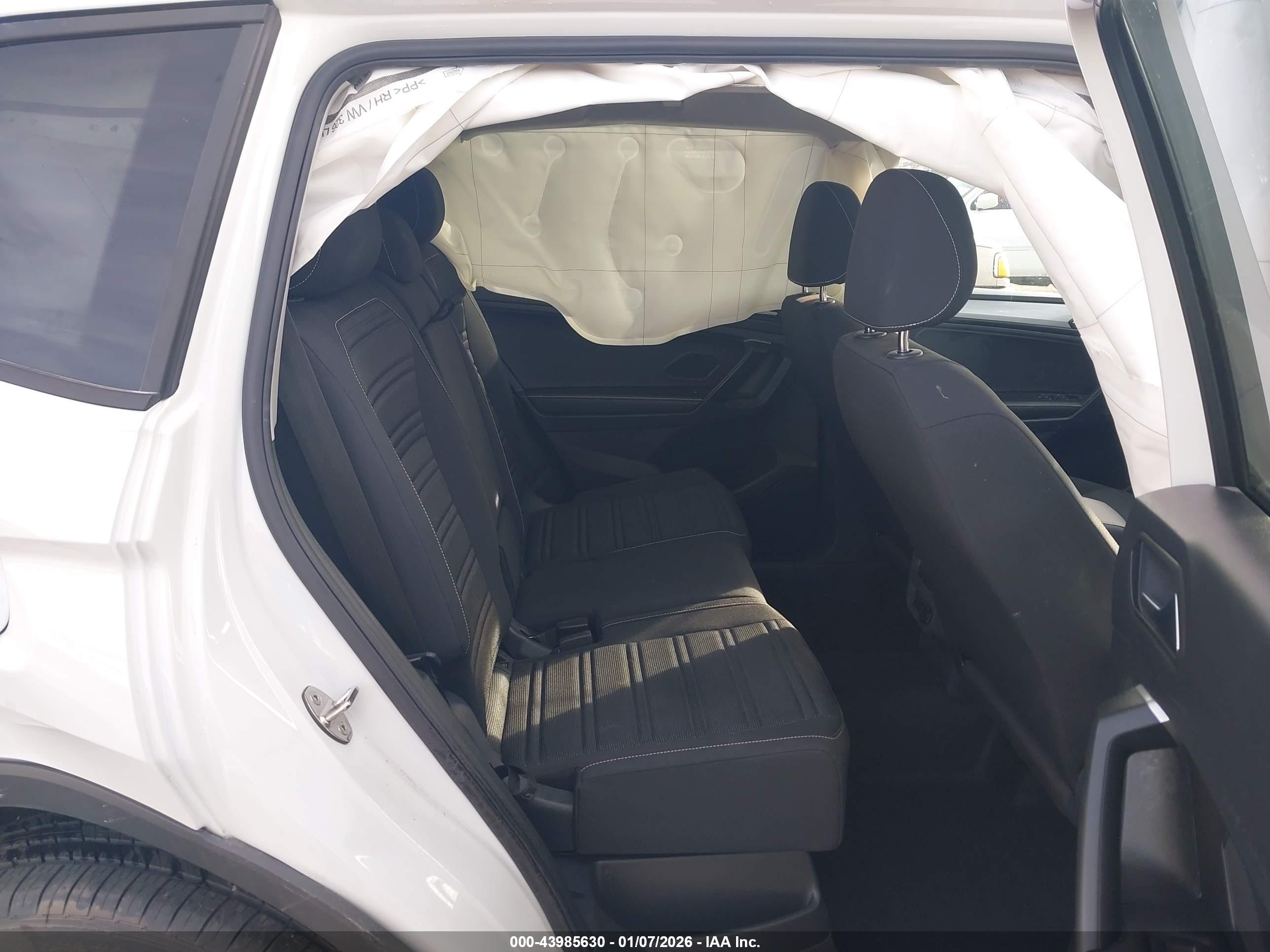 VOLKSWAGEN TIGUAN image 8