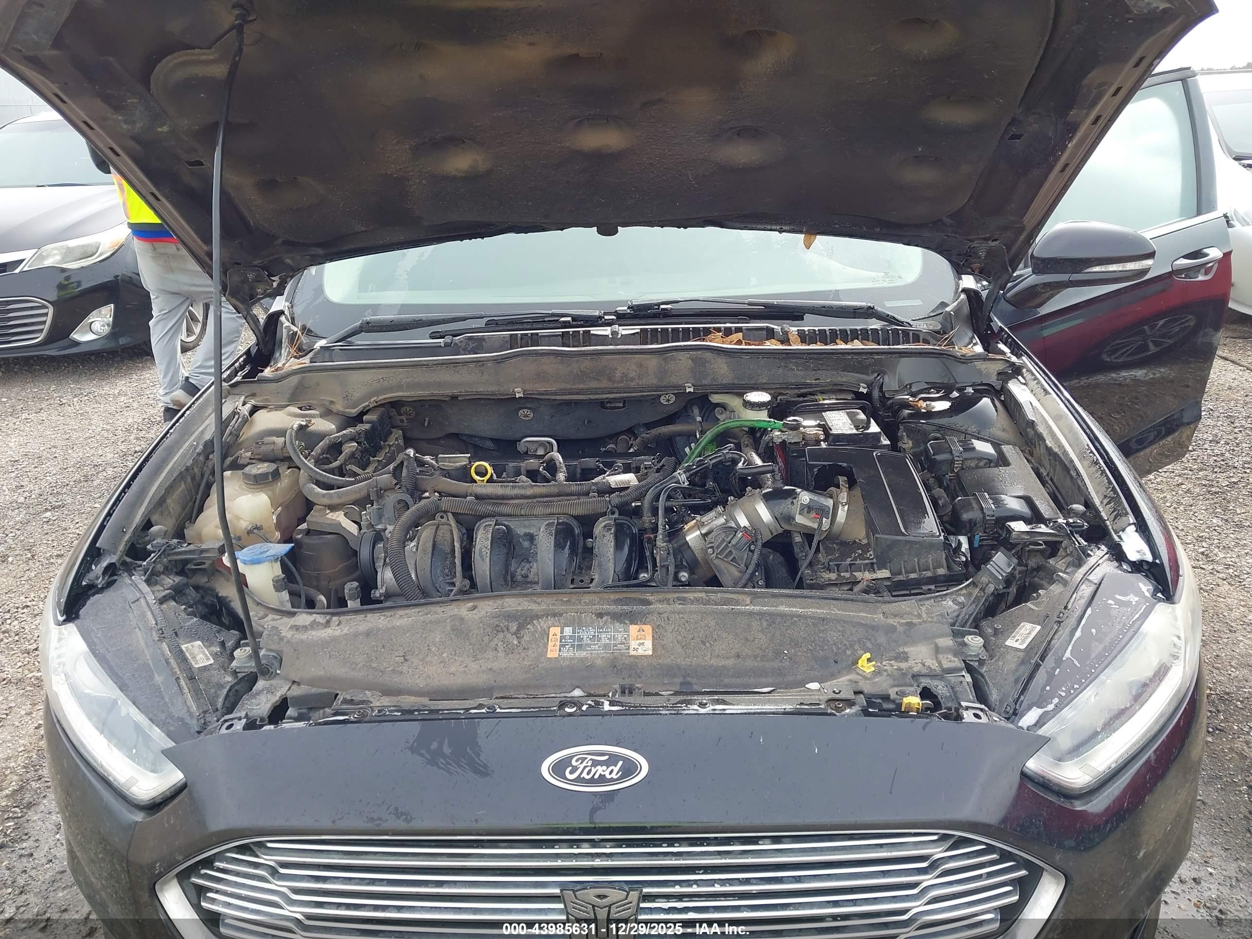 FORD FUSION image 10