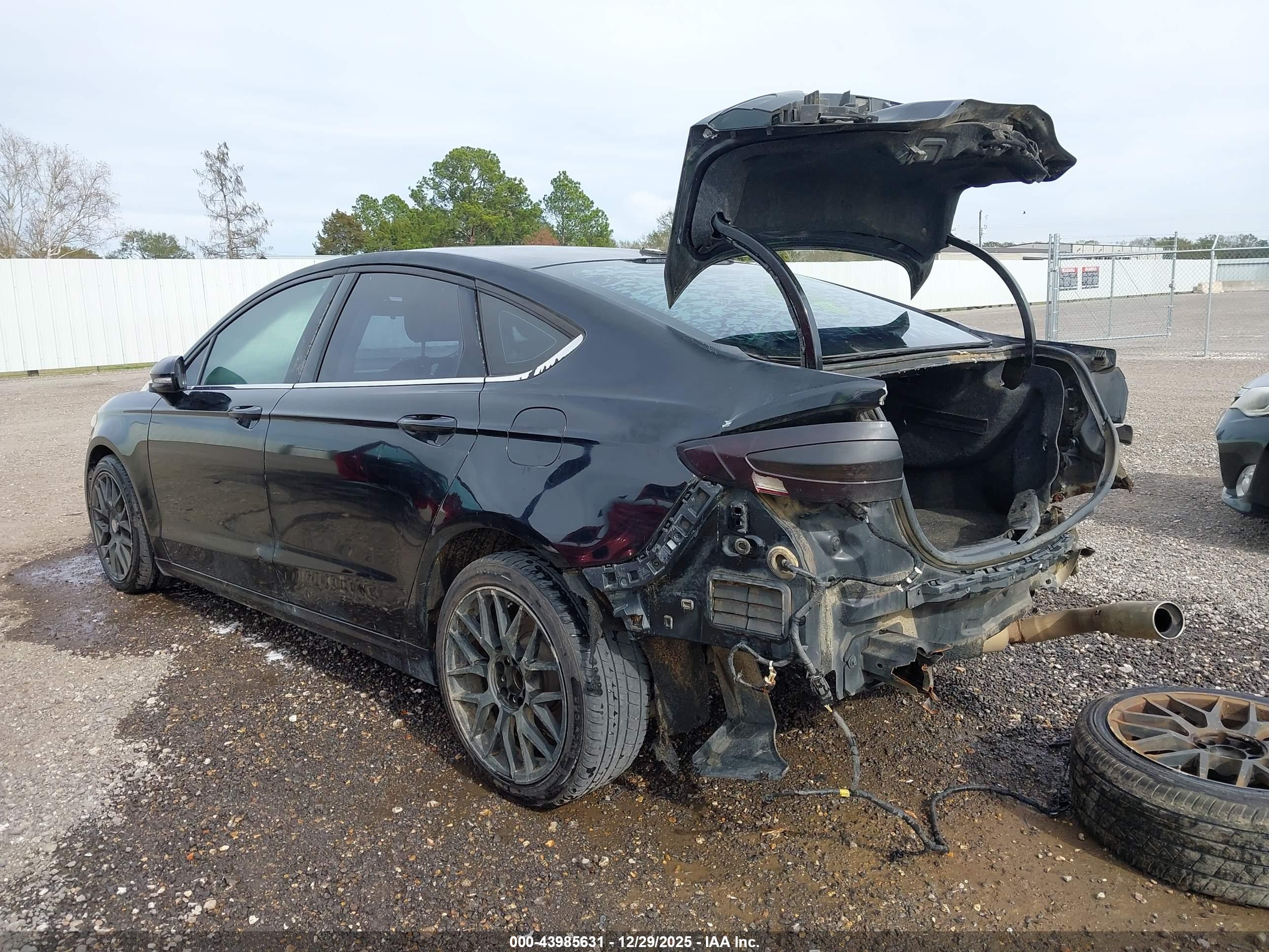 FORD FUSION image 3