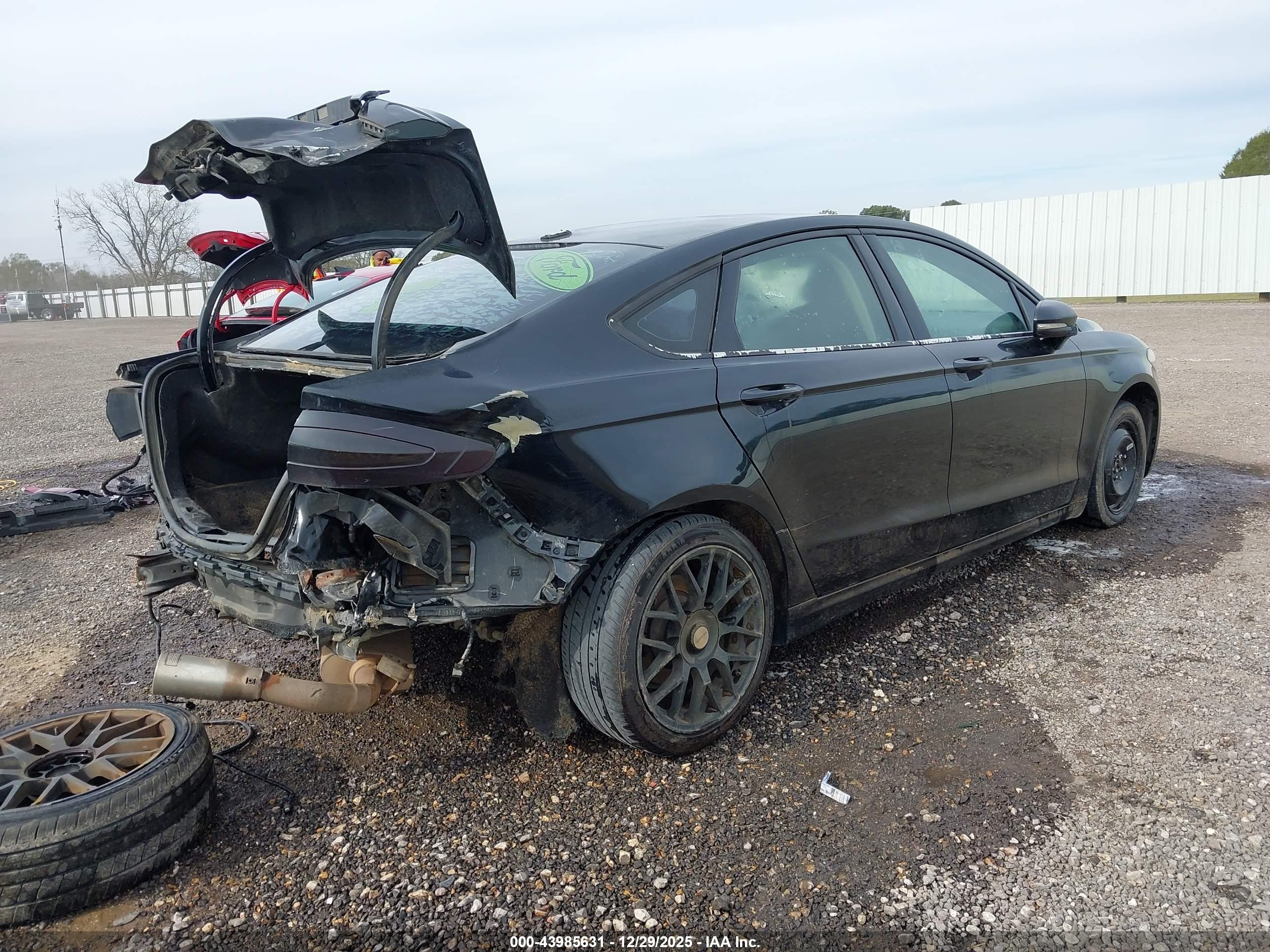 FORD FUSION image 4