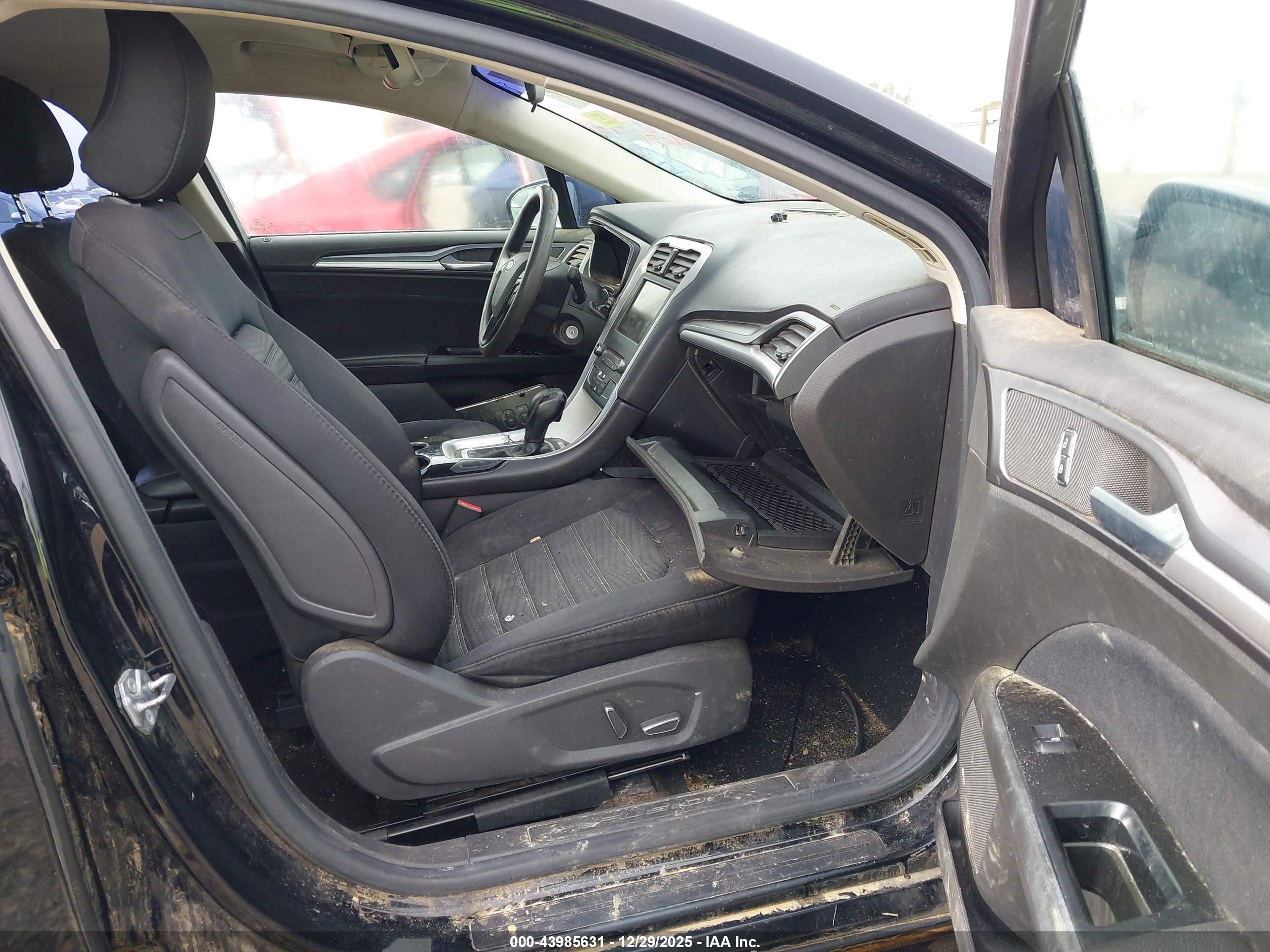 FORD FUSION image 5