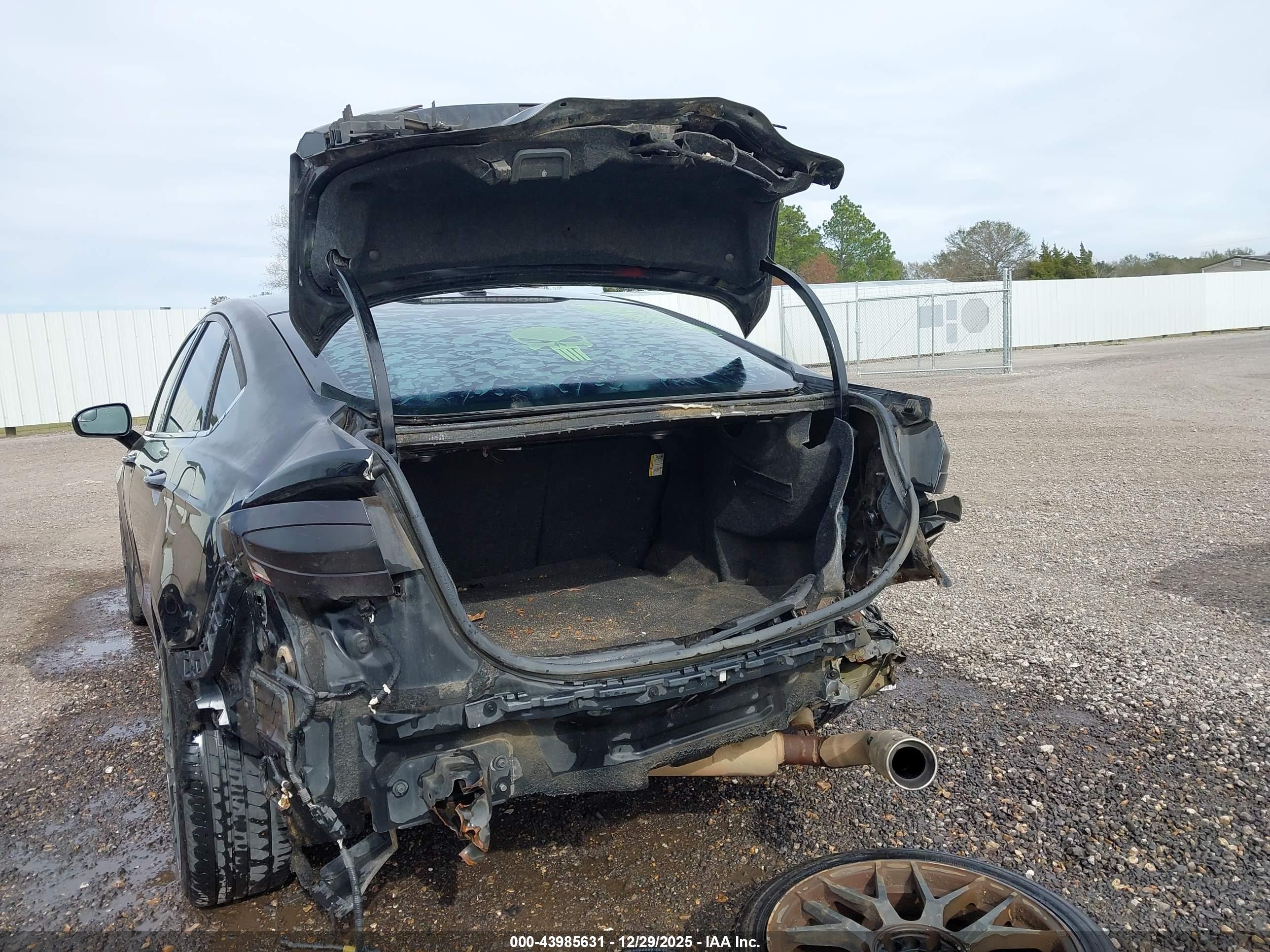 FORD FUSION image 6