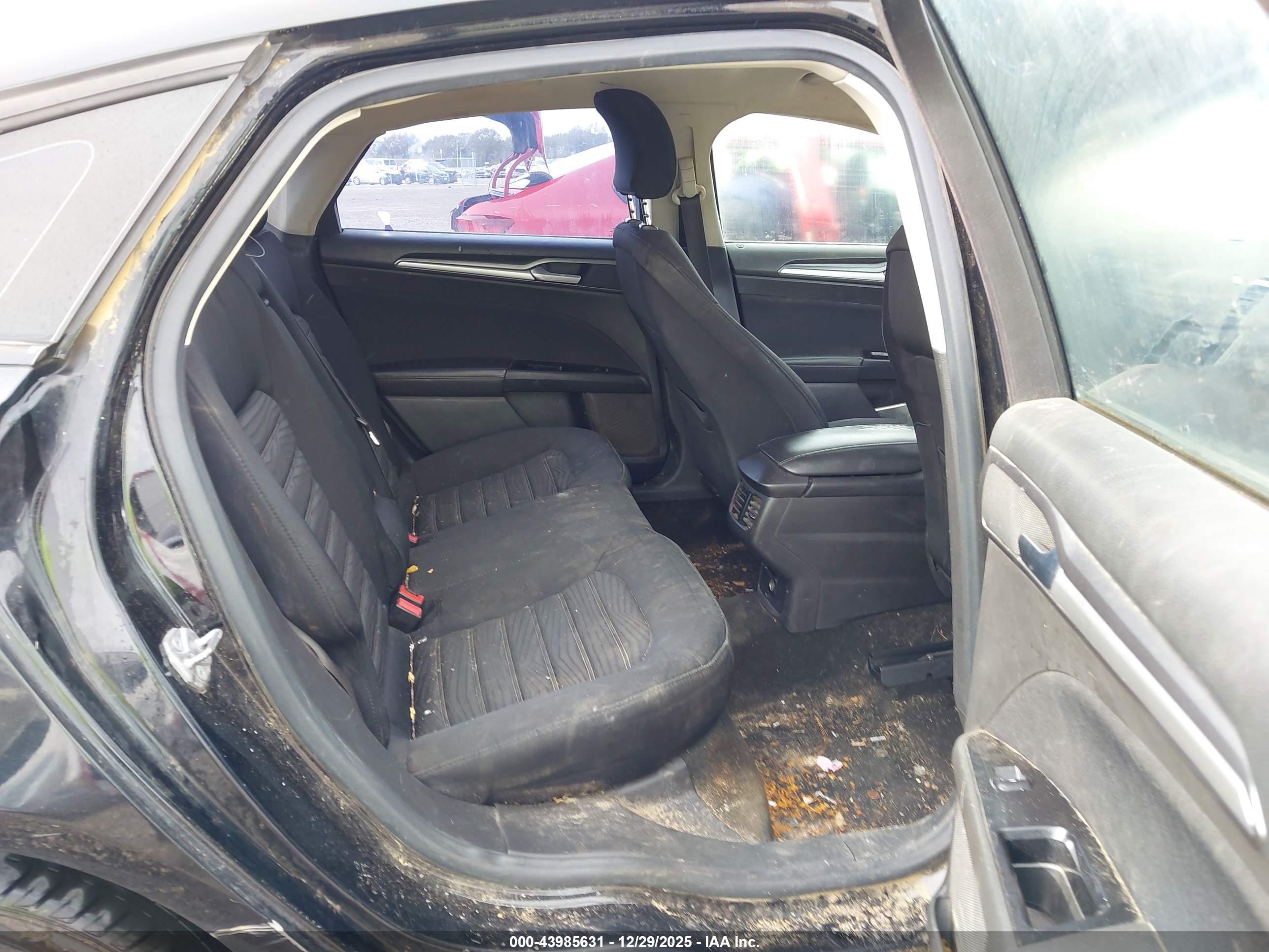 FORD FUSION image 8