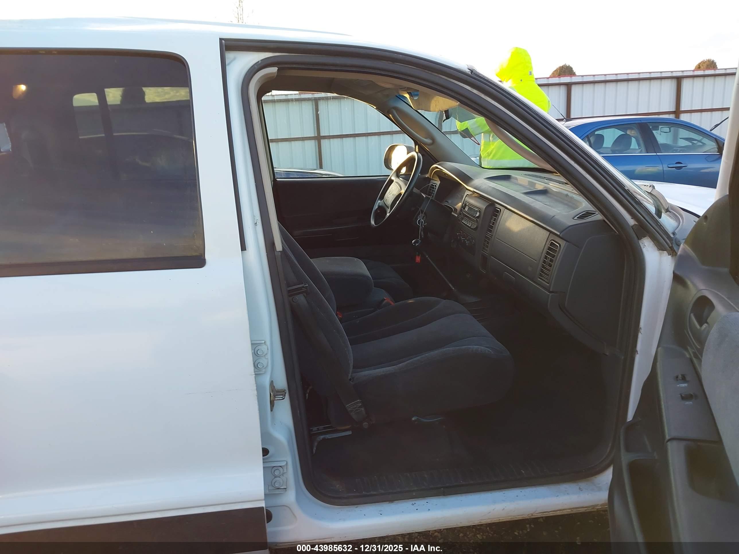 DODGE DAKOTA image 5