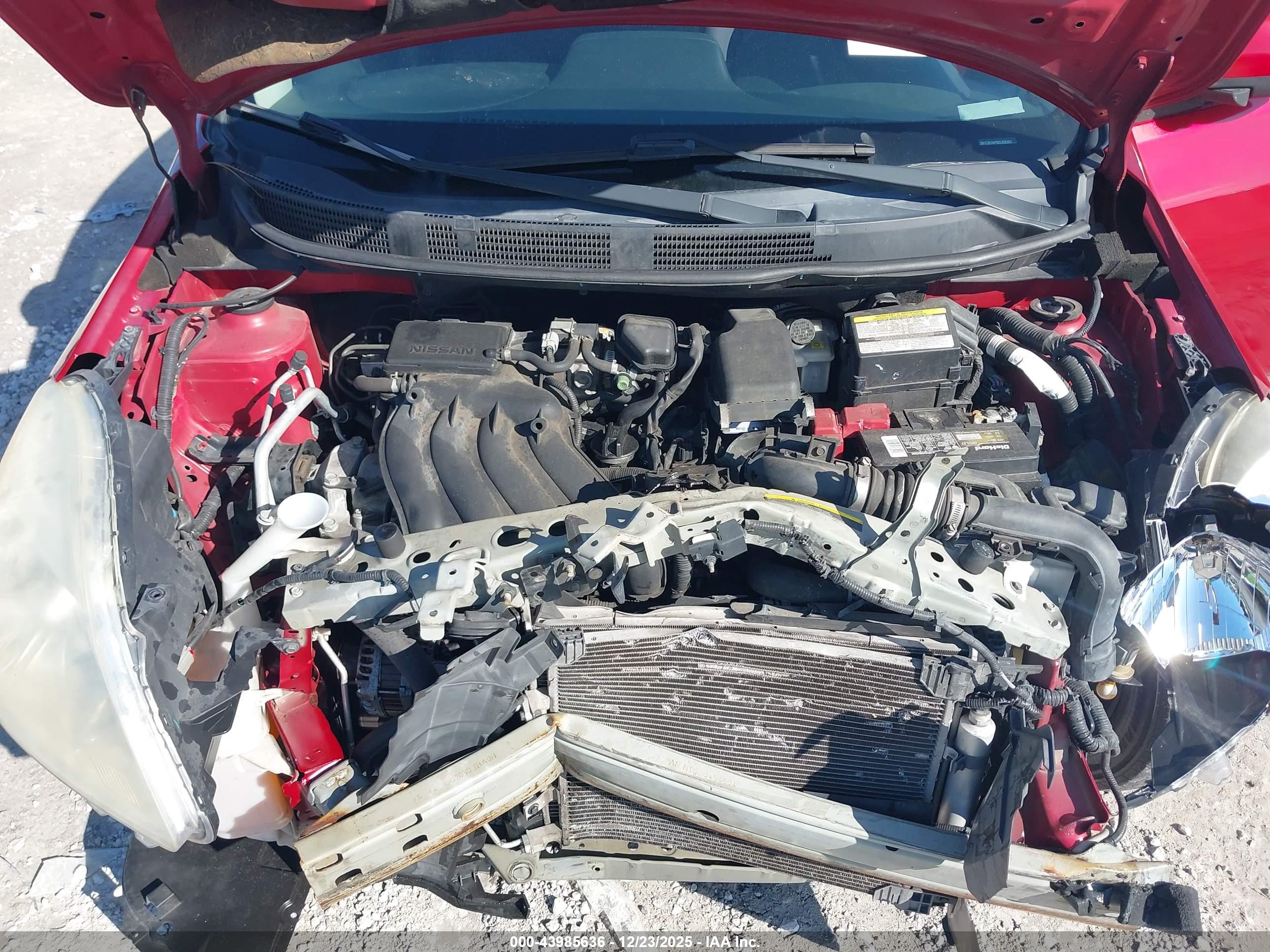 NISSAN VERSA image 10