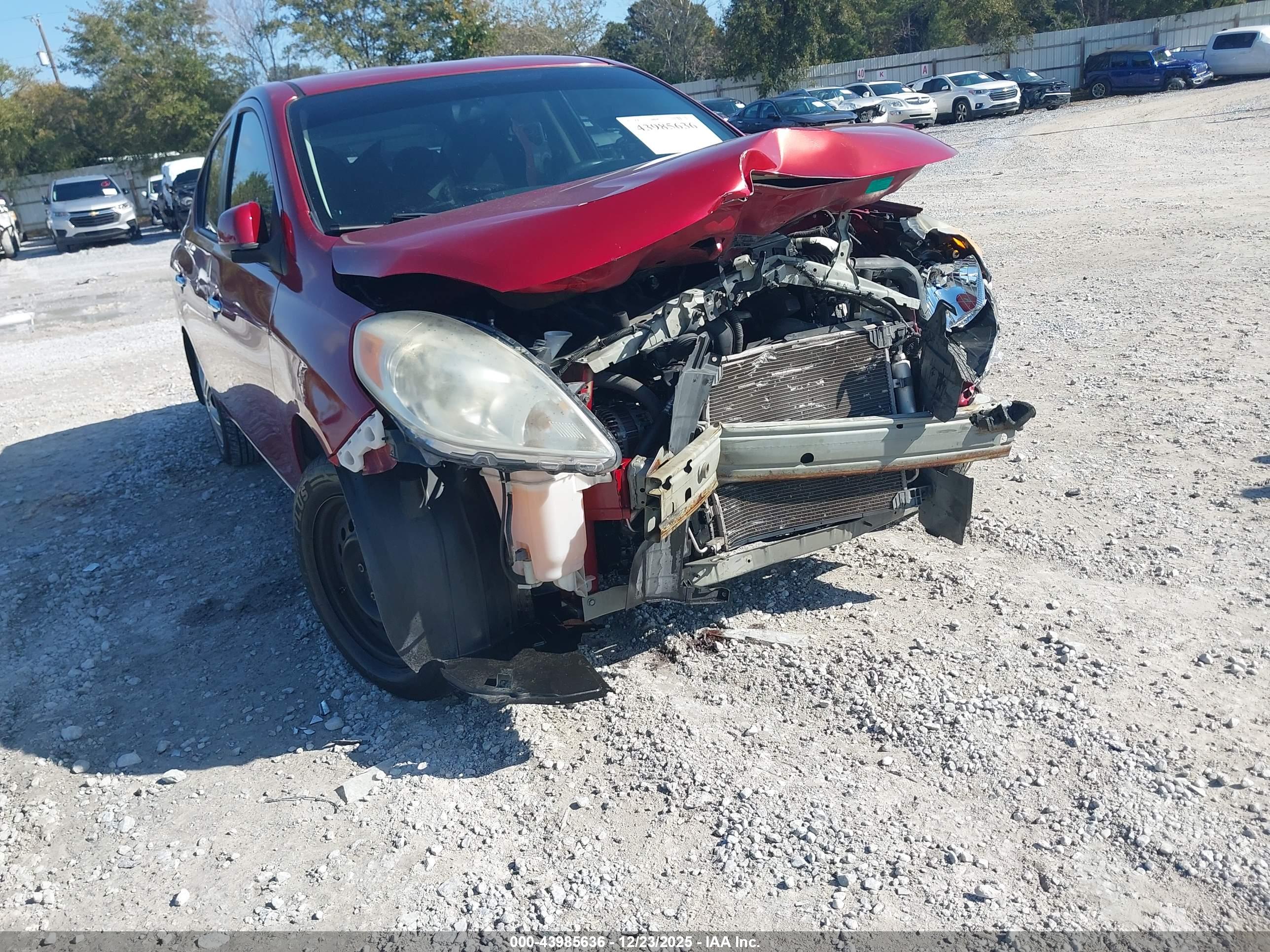 NISSAN VERSA image 6
