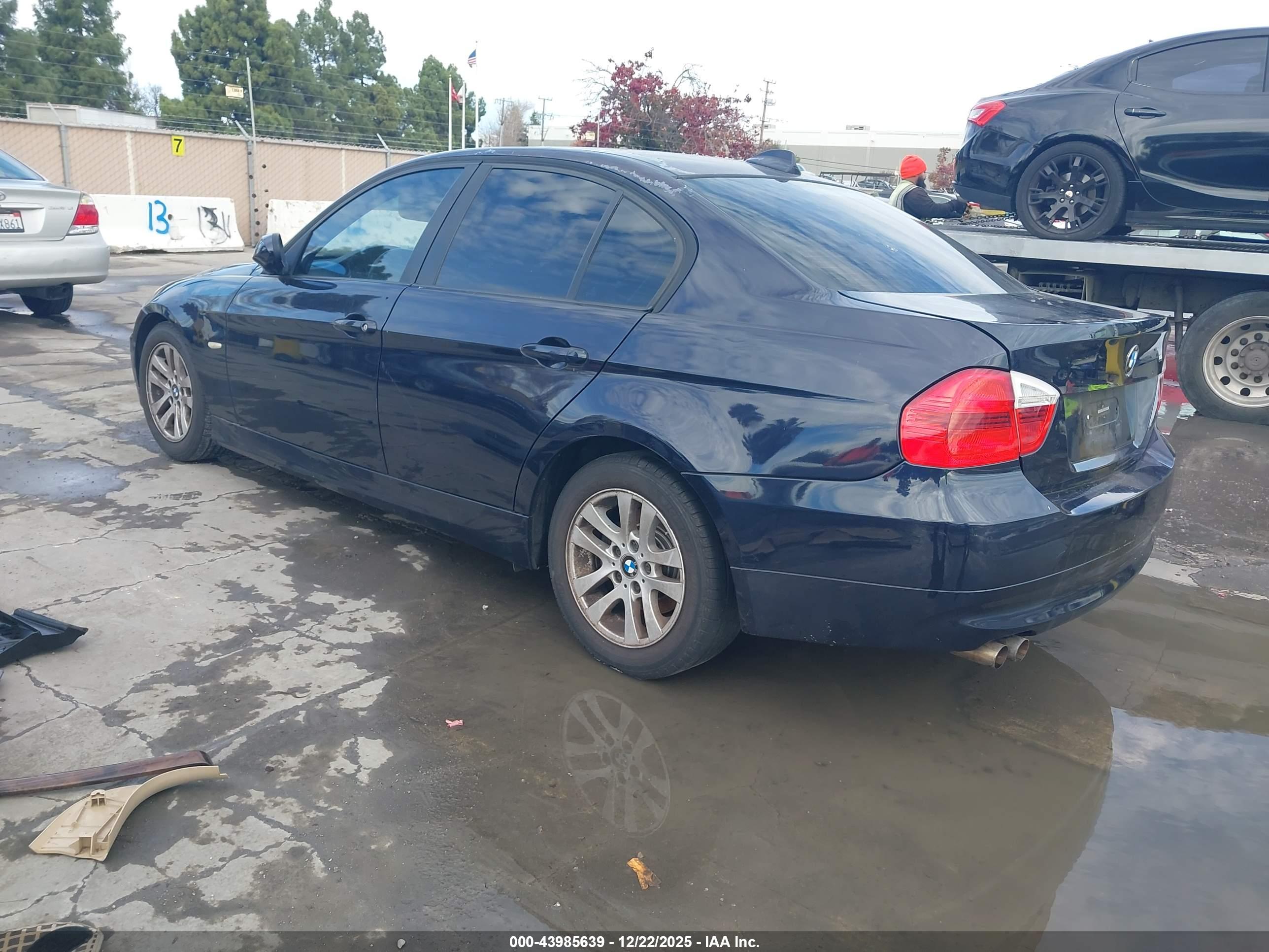 BMW 328I image 3